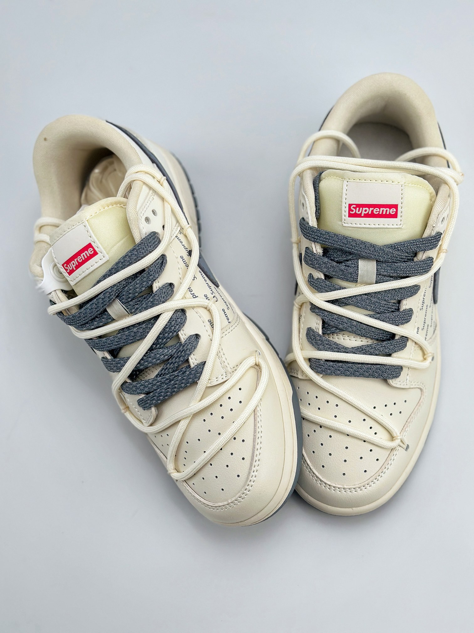 Nike SB Dunk Low x Supreme 白灰绑带满天星 JJ5688-109