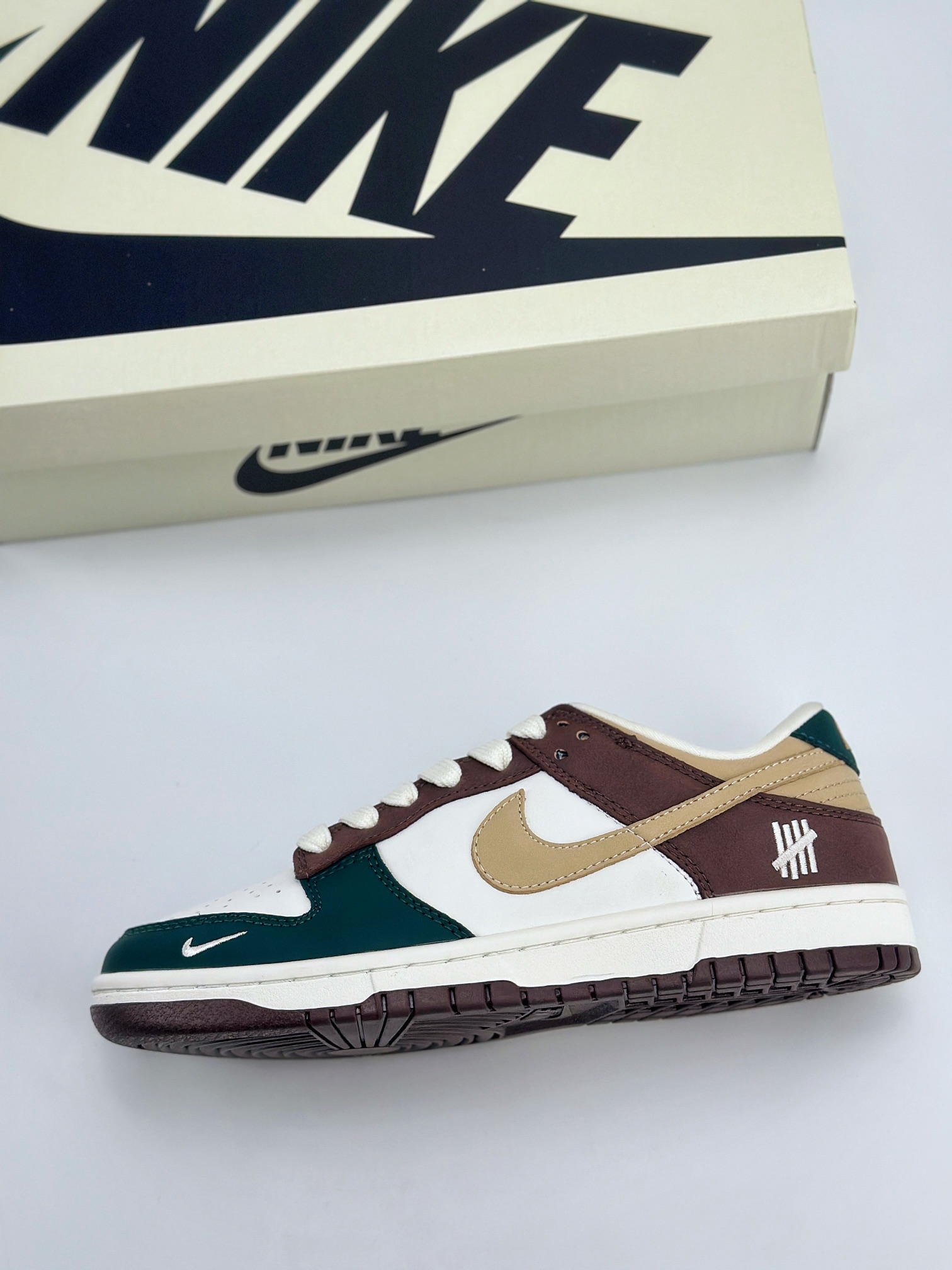 Nike SB Dunk Low x UNDEFEATED 白棕绿 JH8040-943