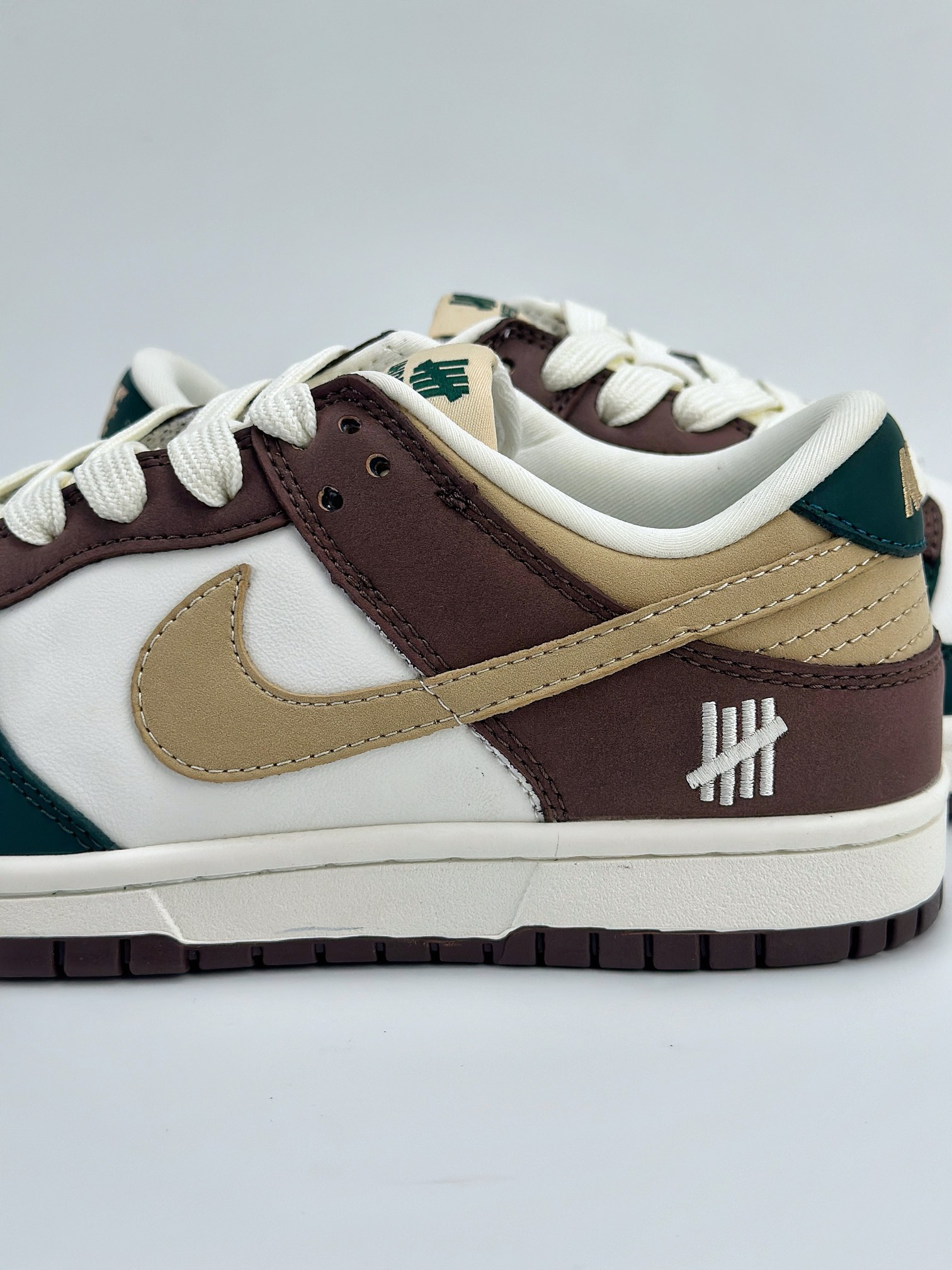 Nike SB Dunk Low x UNDEFEATED 白棕绿 JH8040-943