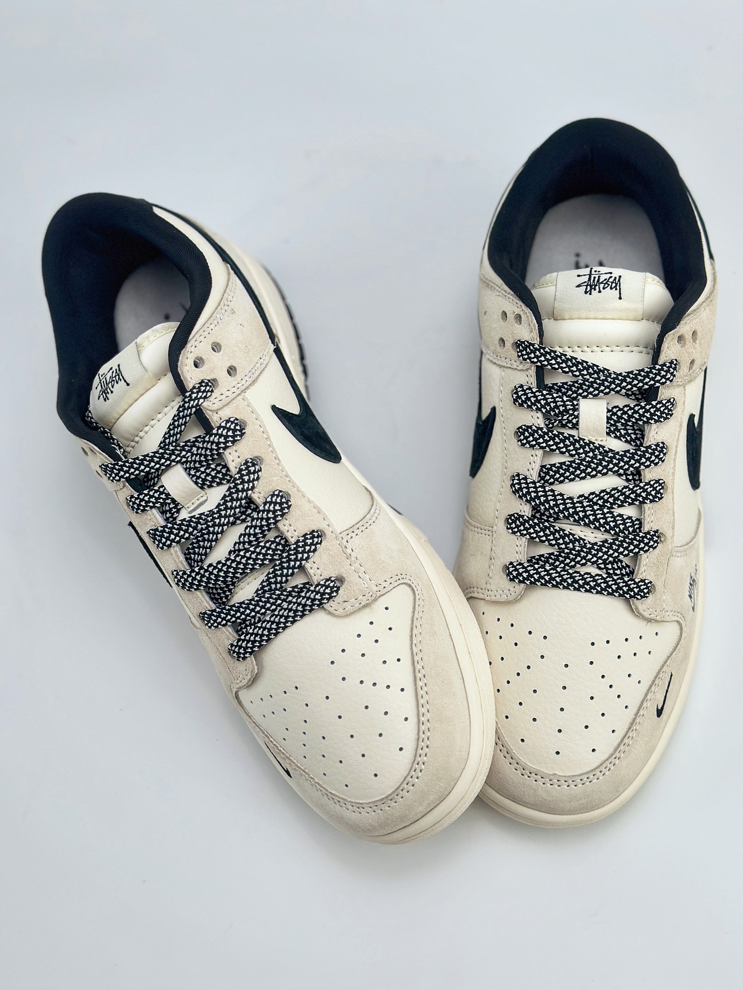 Nike SB Dunk Low x Stussy 白黑翻毛小钩满天星 SJ2068-270