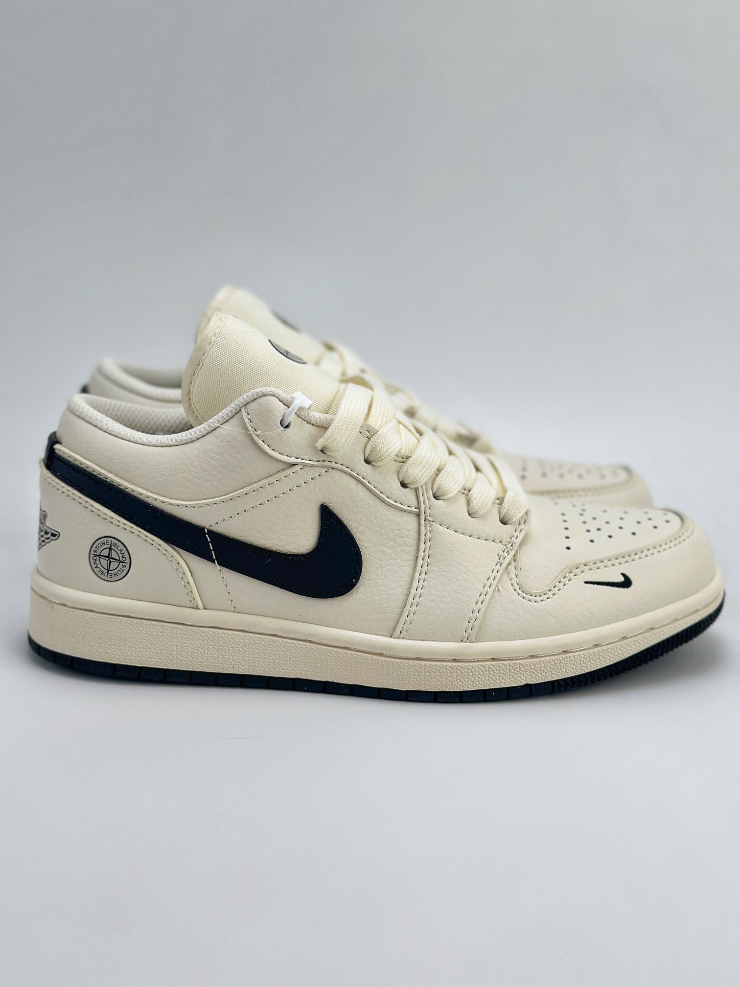 Air Jordan 1 Retro Low x Stone Island 白黑小钩 LJ6688-003