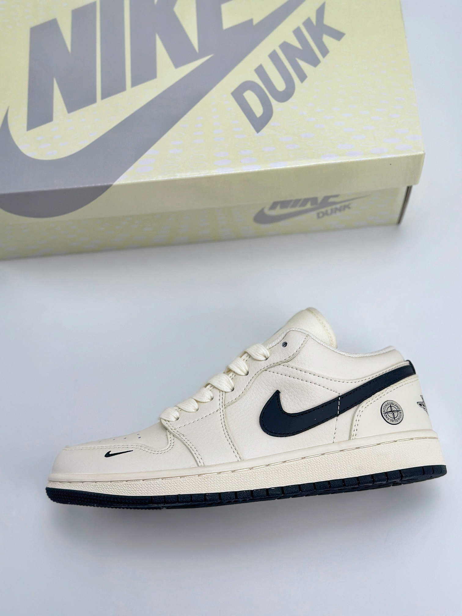 Air Jordan 1 Retro Low x Stone Island 白黑小钩 LJ6688-003