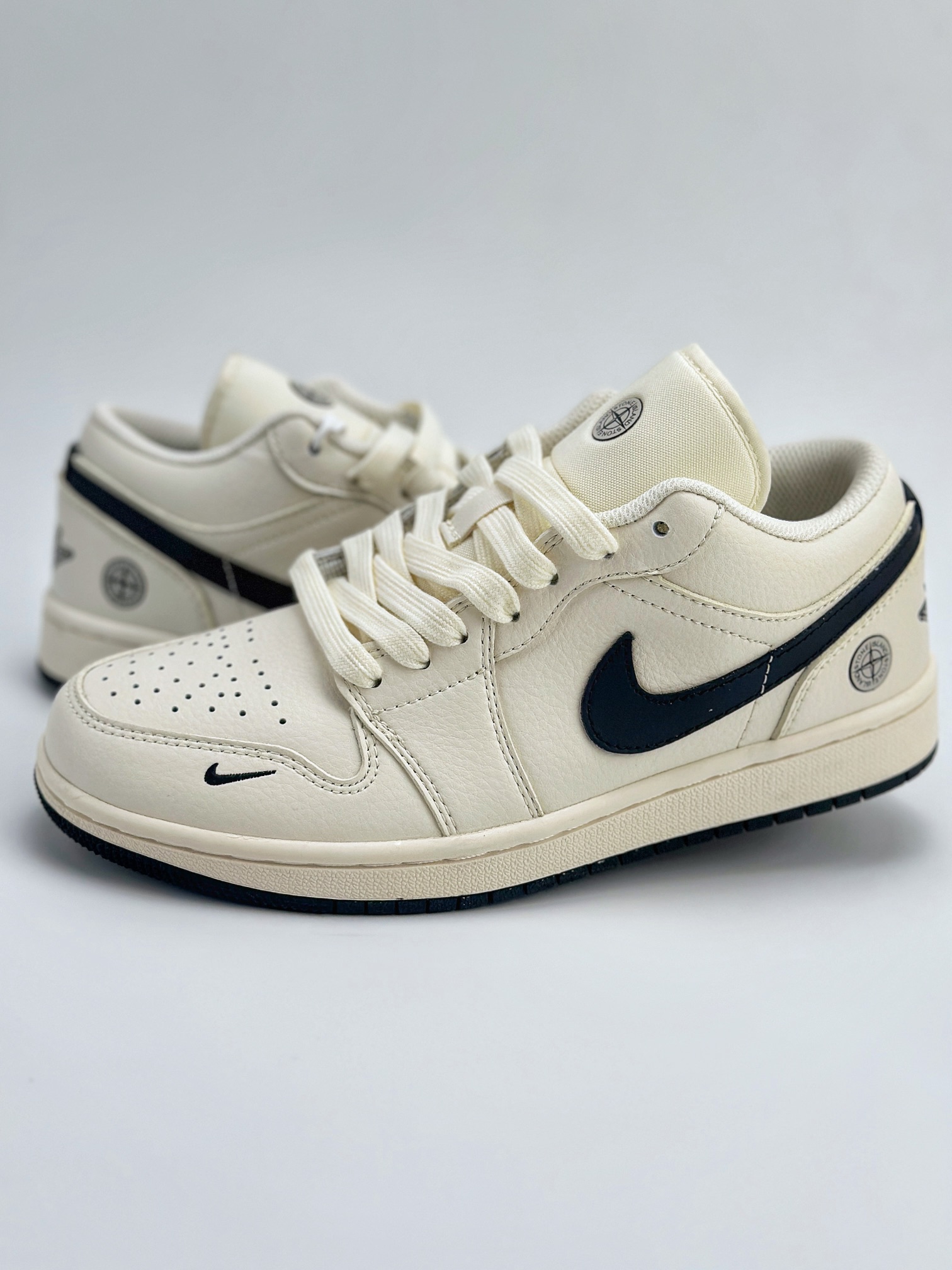 Air Jordan 1 Retro Low x Stone Island 白黑小钩 LJ6688-003