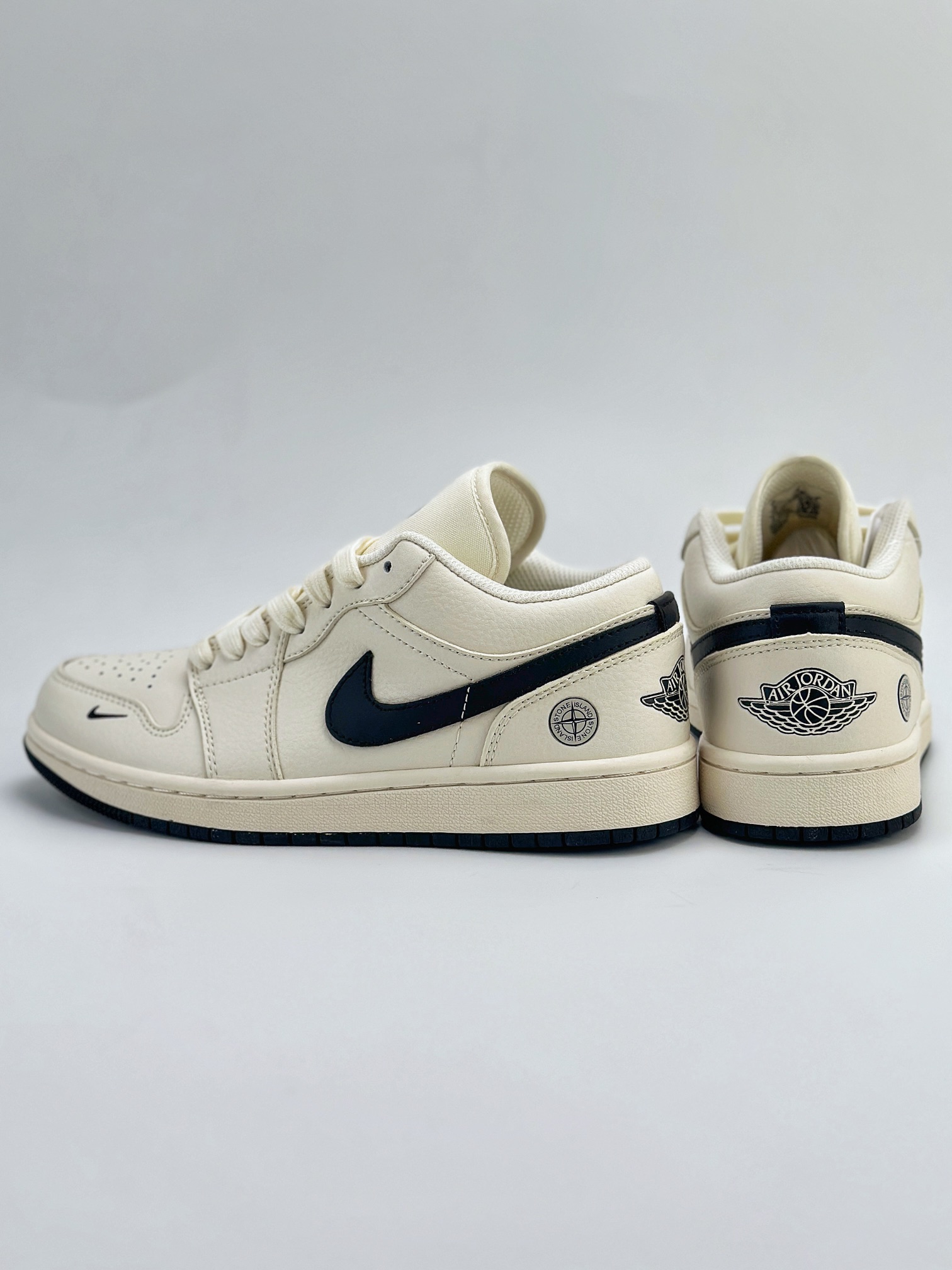 Air Jordan 1 Retro Low x Stone Island 白黑小钩 LJ6688-003