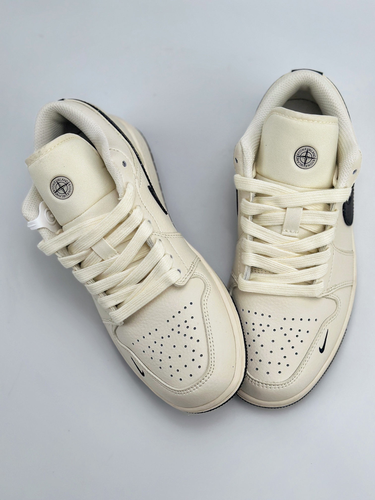 Air Jordan 1 Retro Low x Stone Island 白黑小钩 LJ6688-003