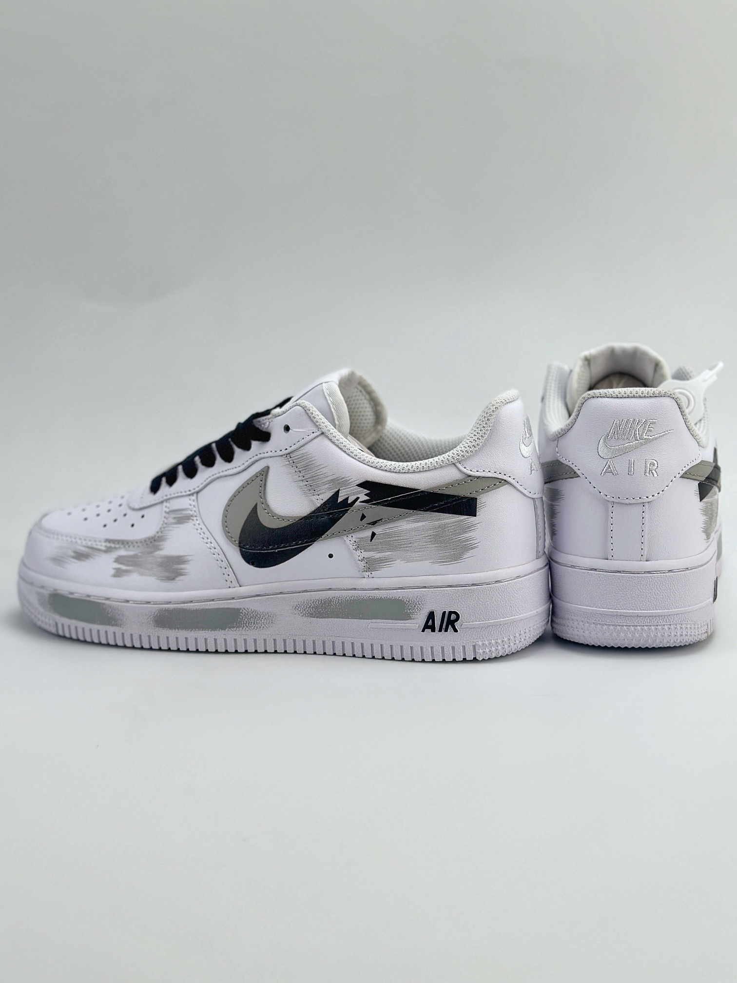 Nike Air Force 1 Low 07 断裂双钩 白黑灰