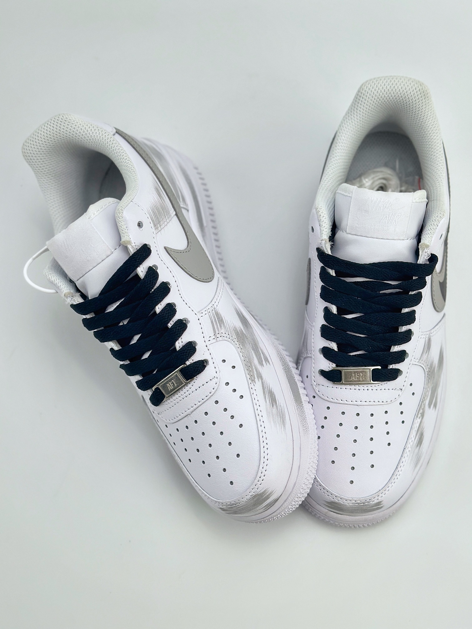 Nike Air Force 1 Low 07 断裂双钩 白黑灰