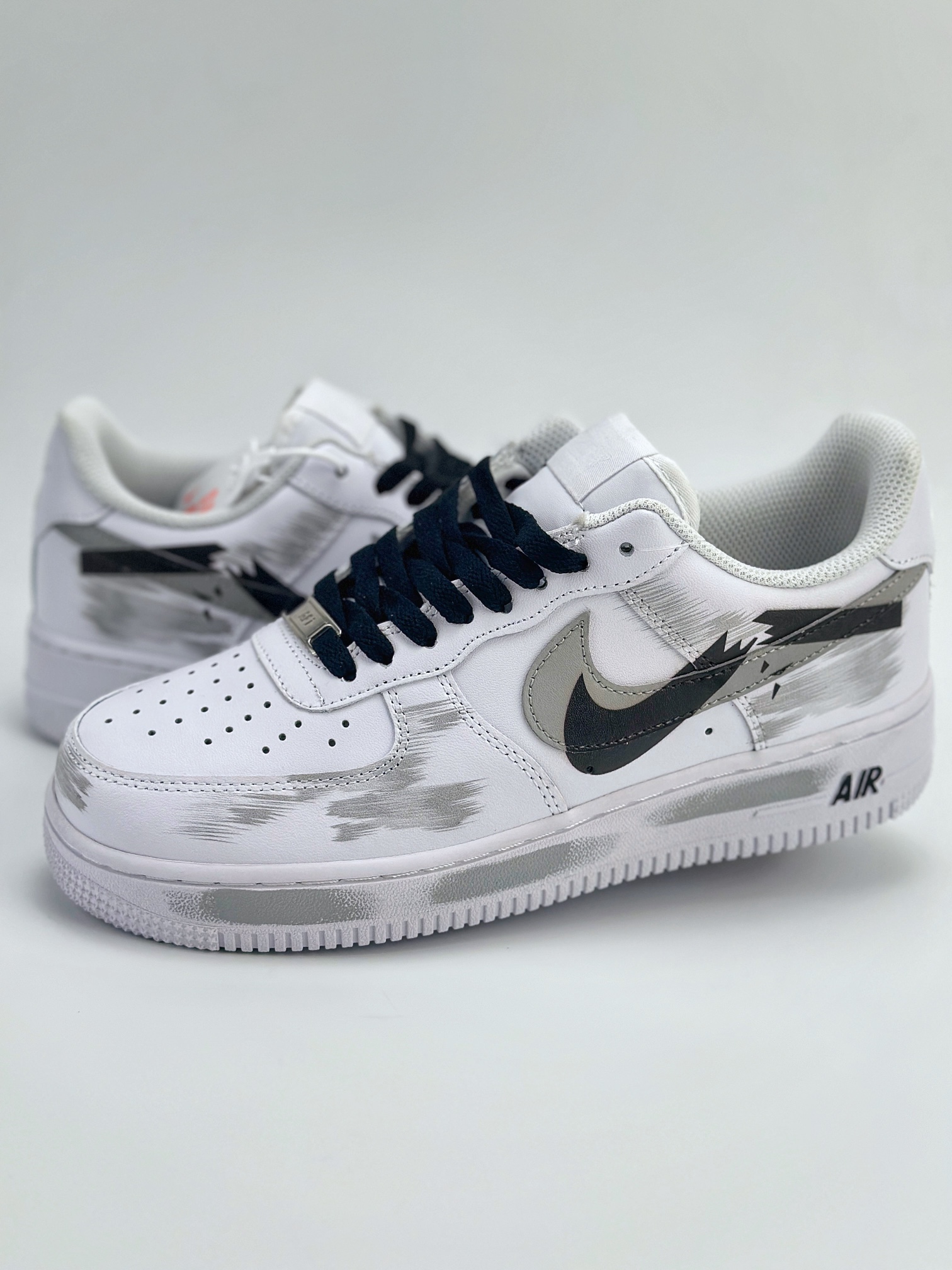 Nike Air Force 1 Low 07 断裂双钩 白黑灰