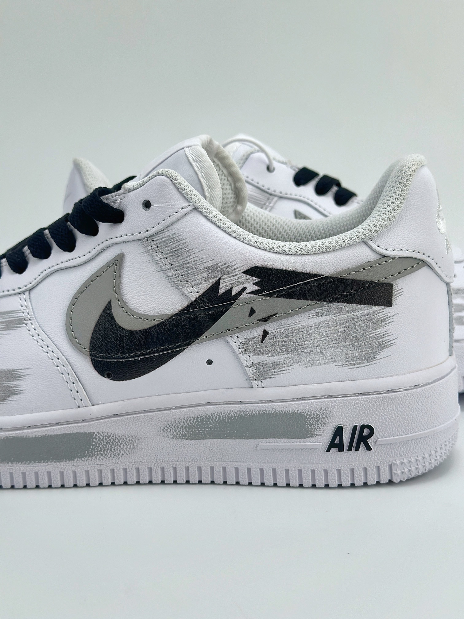 Nike Air Force 1 Low 07 断裂双钩 白黑灰