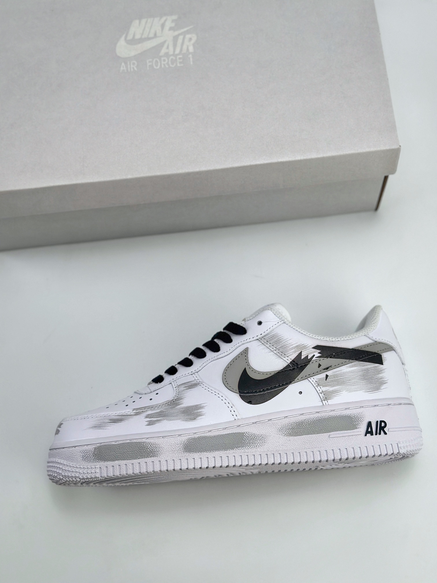 Nike Air Force 1 Low 07 断裂双钩 白黑灰