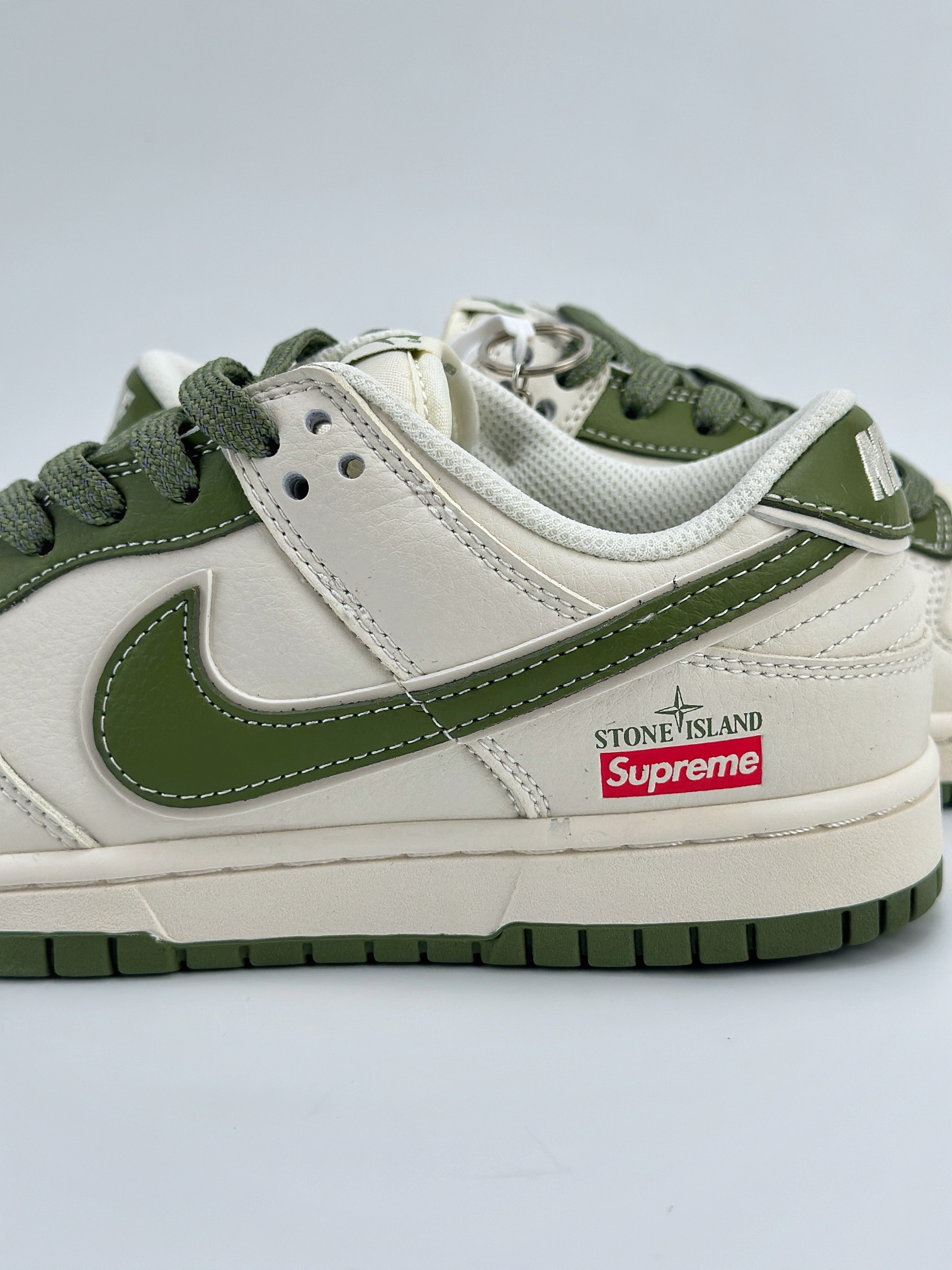 Nike SB Dunk Low x Supreme x Stone Island 白绿满天星 BB9966-004