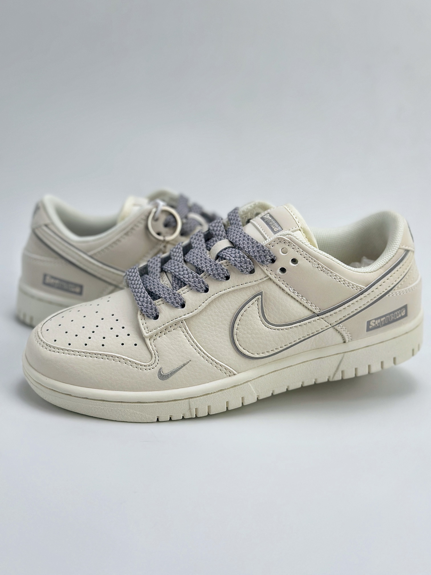 Nike SB Dunk Low x Supreme 白银小钩满天星 DQ1098-392