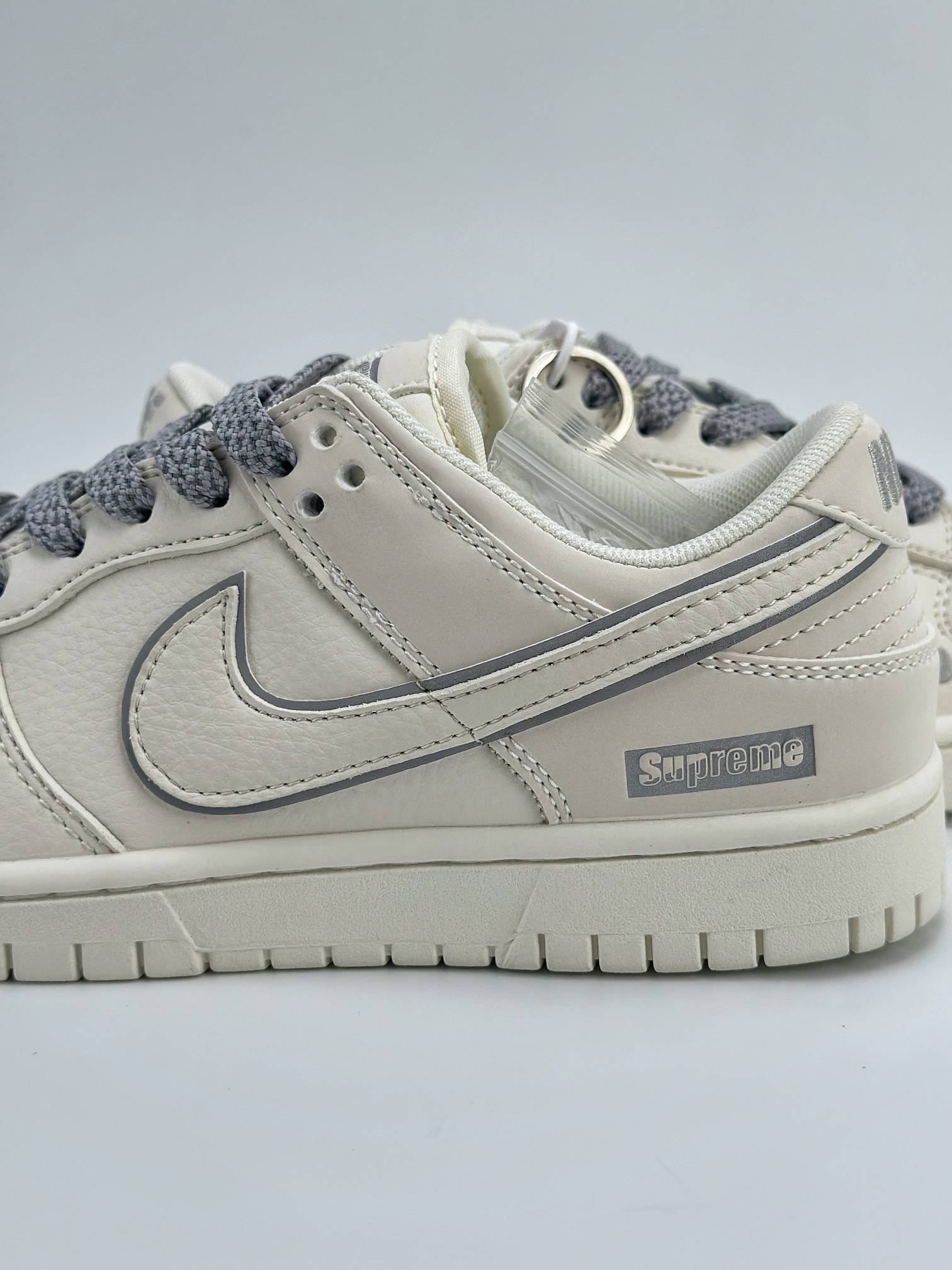 Nike SB Dunk Low x Supreme 白银小钩满天星 DQ1098-392