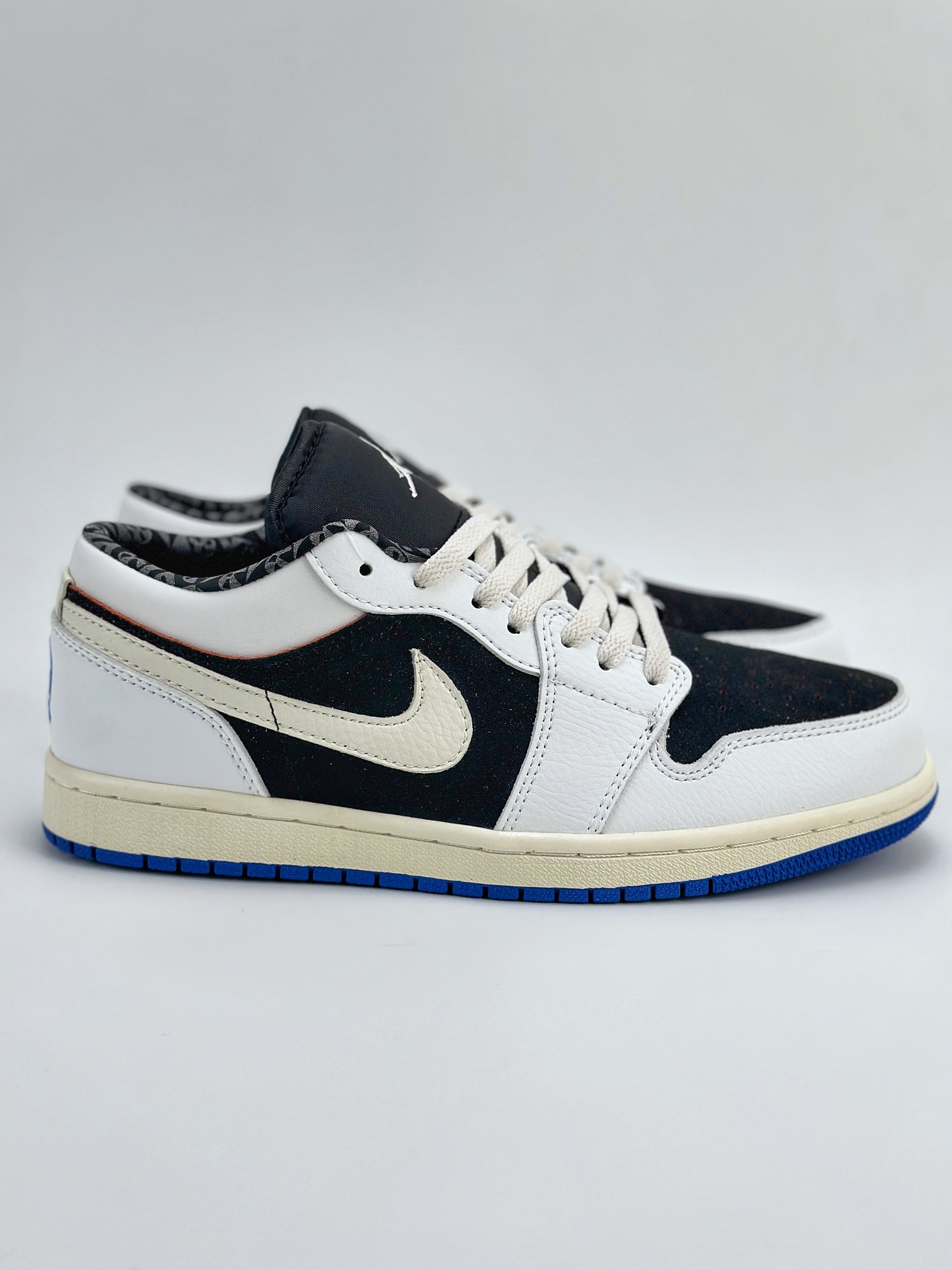 Air Jordan 1 Retro Low ”Quai 54” 黑白蓝 HQ0764-001