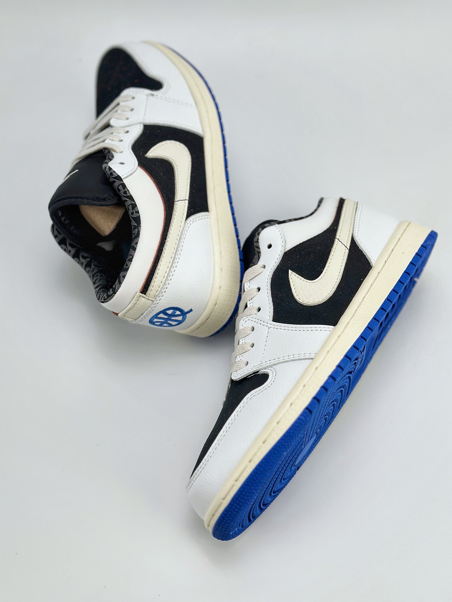 Air Jordan 1 Retro Low ”Quai 54” 黑白蓝 HQ0764-001