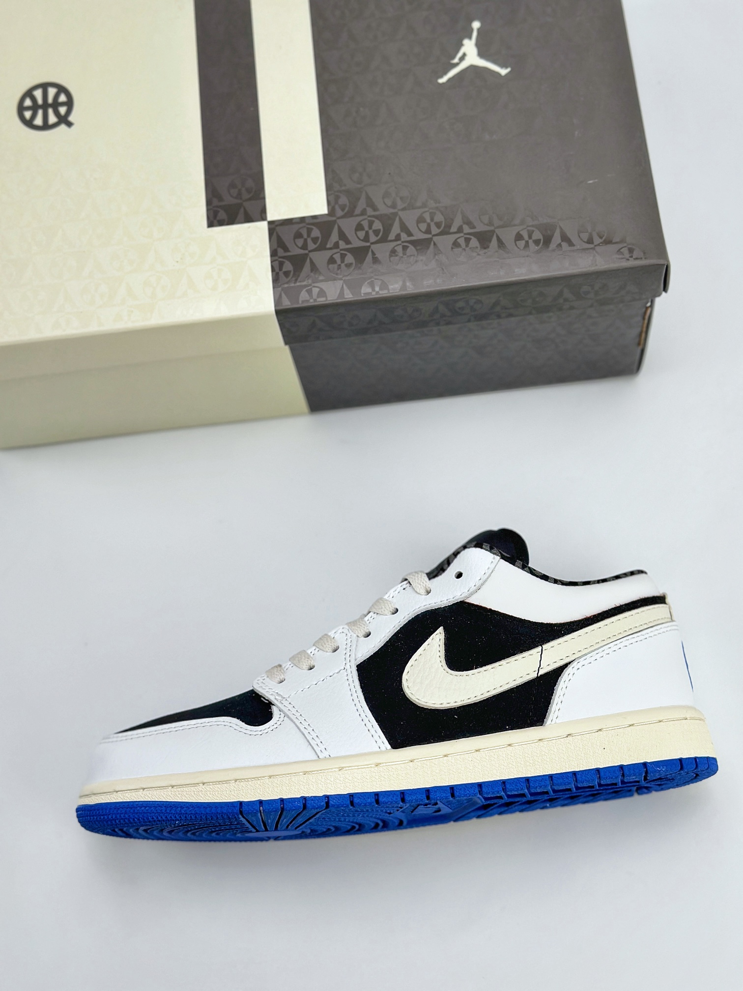 Air Jordan 1 Retro Low ”Quai 54” 黑白蓝 HQ0764-001