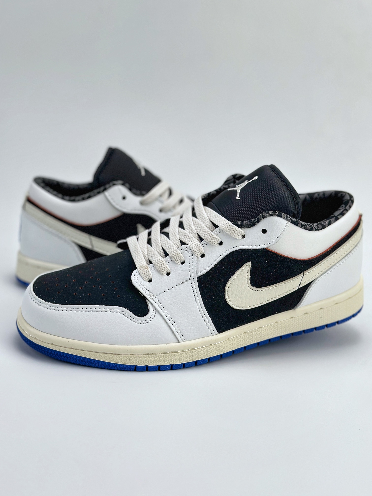 Air Jordan 1 Retro Low ”Quai 54” 黑白蓝 HQ0764-001