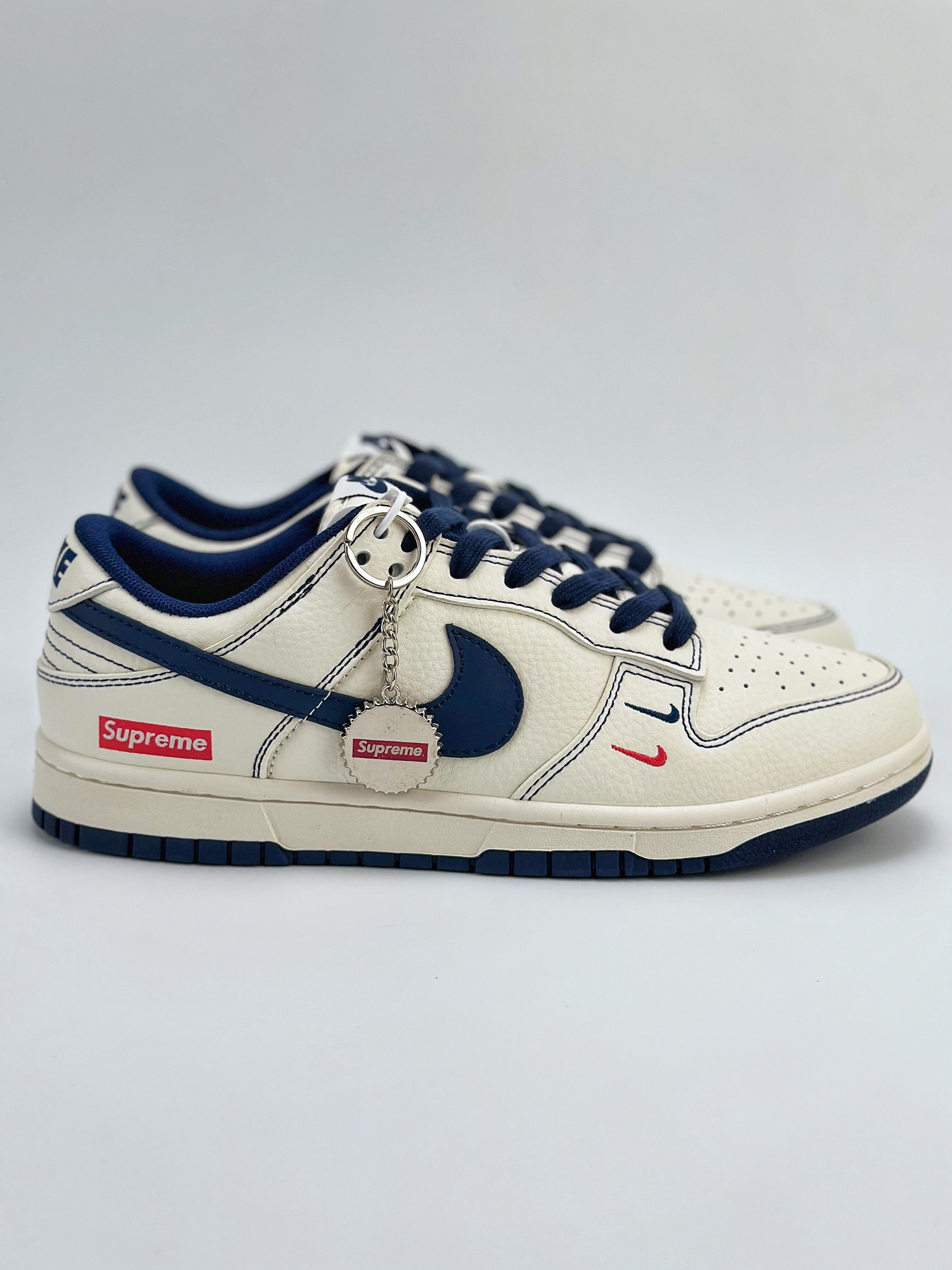 Nike SB Dunk Low x Supreme 白深蓝双小钩 XX2025-315