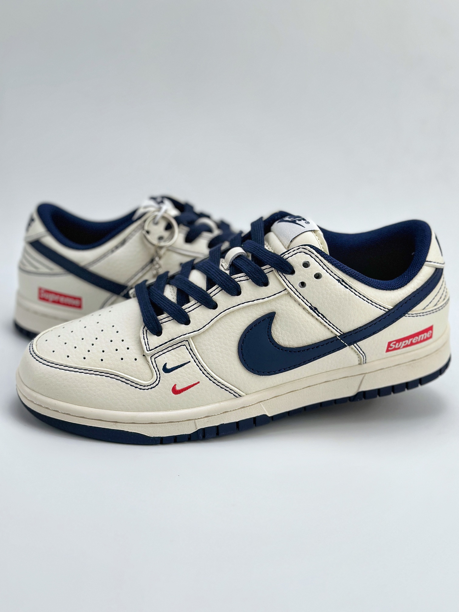 Nike SB Dunk Low x Supreme 白深蓝双小钩 XX2025-315