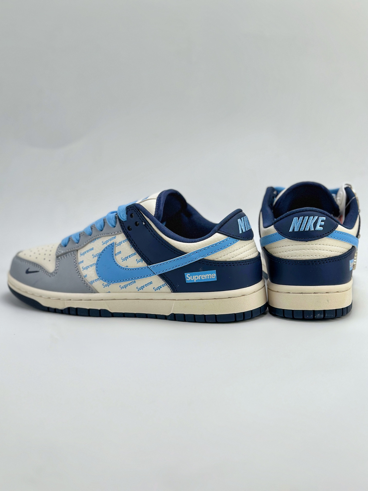 Nike SB Dunk Low x Supreme 米白蓝小钩 CF3688-009