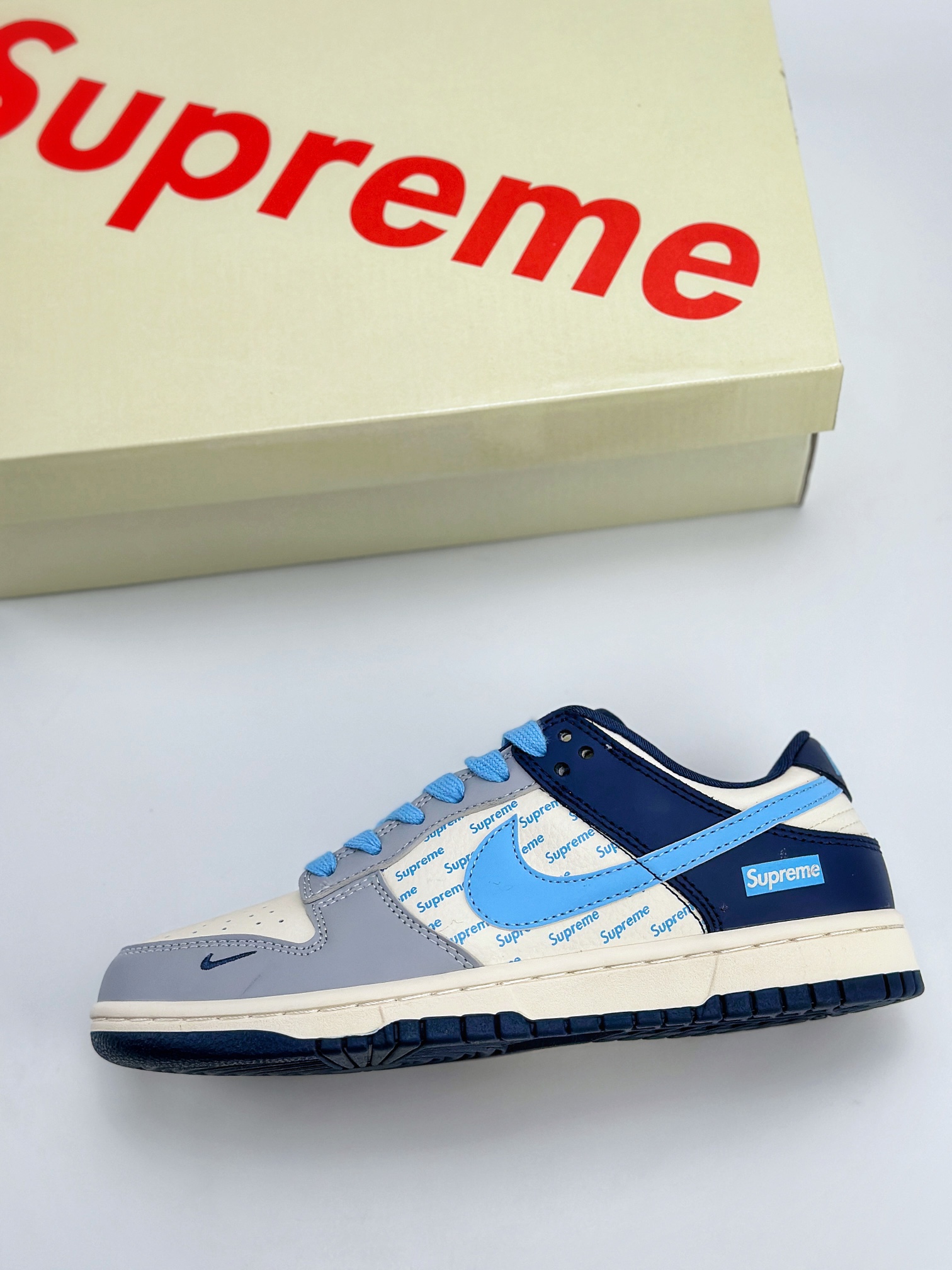 Nike SB Dunk Low x Supreme 米白蓝小钩 CF3688-009