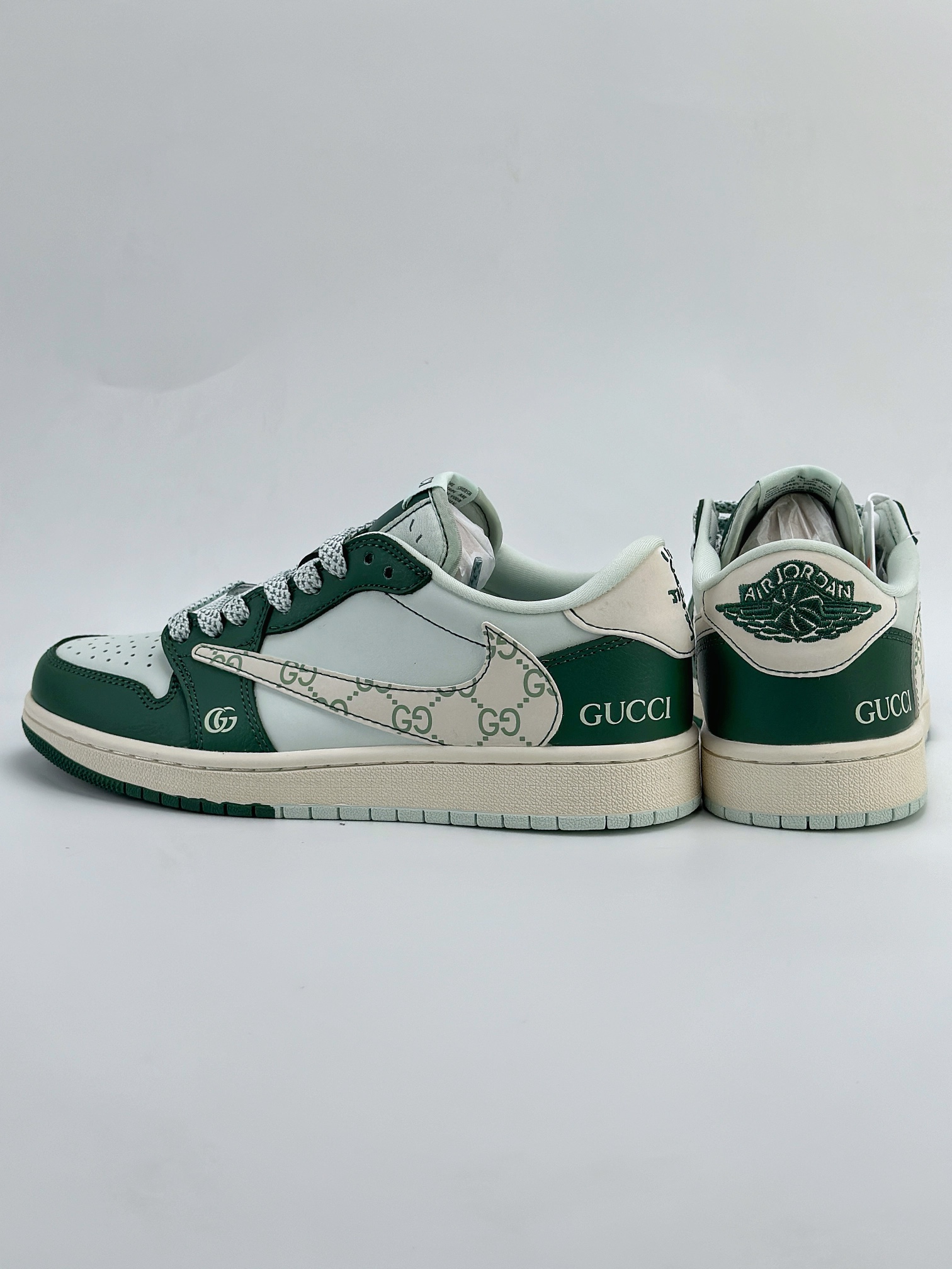 Travis Scott x Nike Air Jordan 1 Low x GUCCI 三方联名 Air Jordan 1 Low 反转浅蓝绿倒钩 JJ5288-008