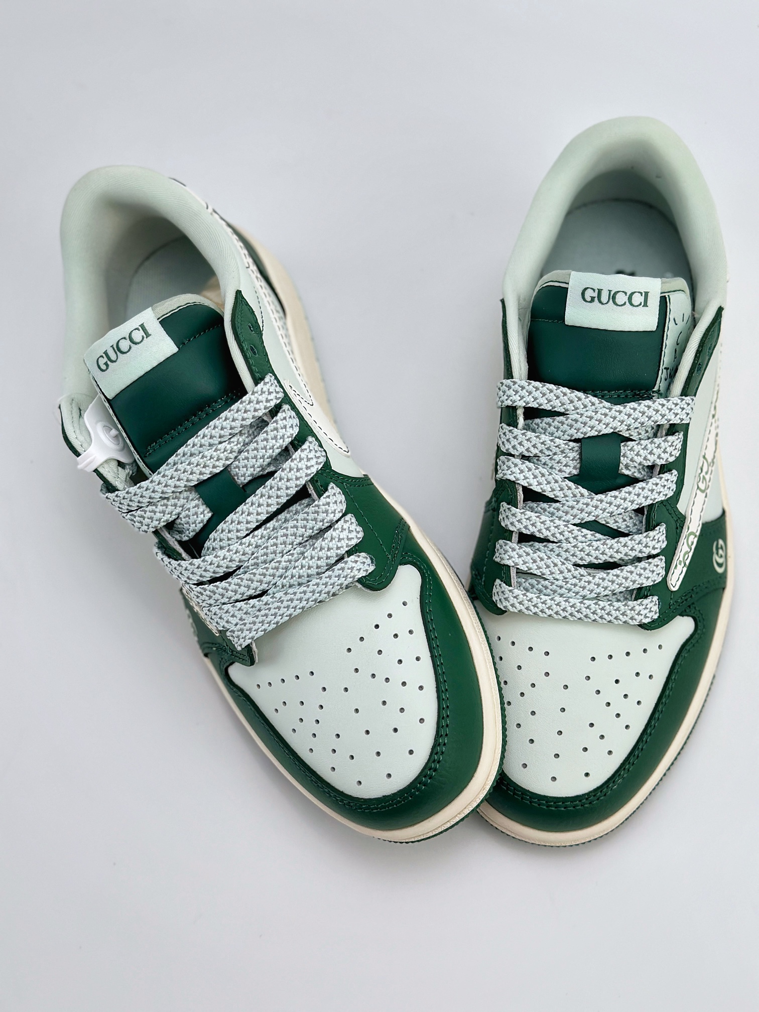 Travis Scott x Nike Air Jordan 1 Low x GUCCI 三方联名 Air Jordan 1 Low 反转浅蓝绿倒钩 JJ5288-008