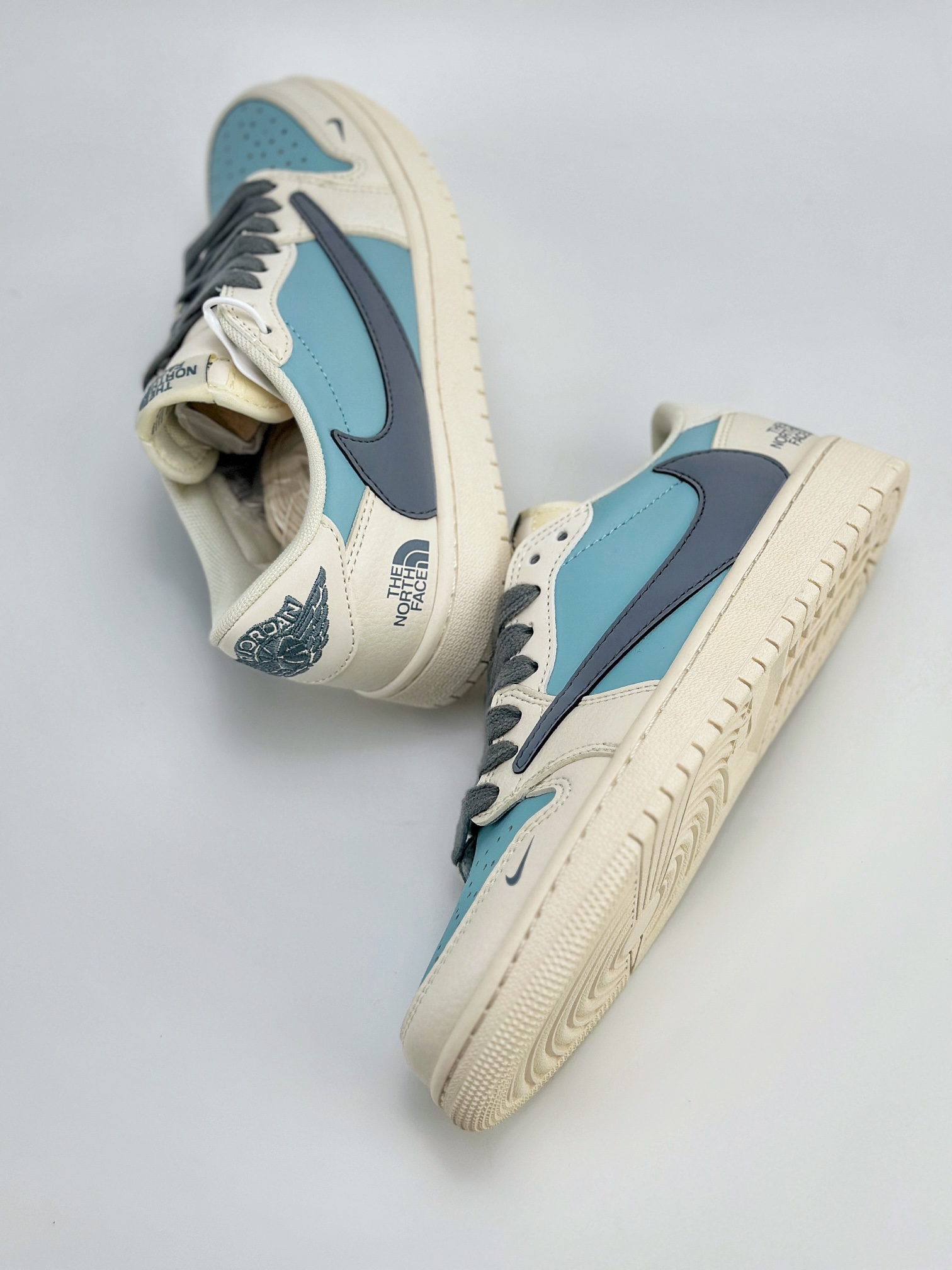 Travis Scott x Nike Air Jordan 1 Low x The North Face 三方联名 Air Jordan 1 Low 反转米白蓝灰倒钩 QY0668-963