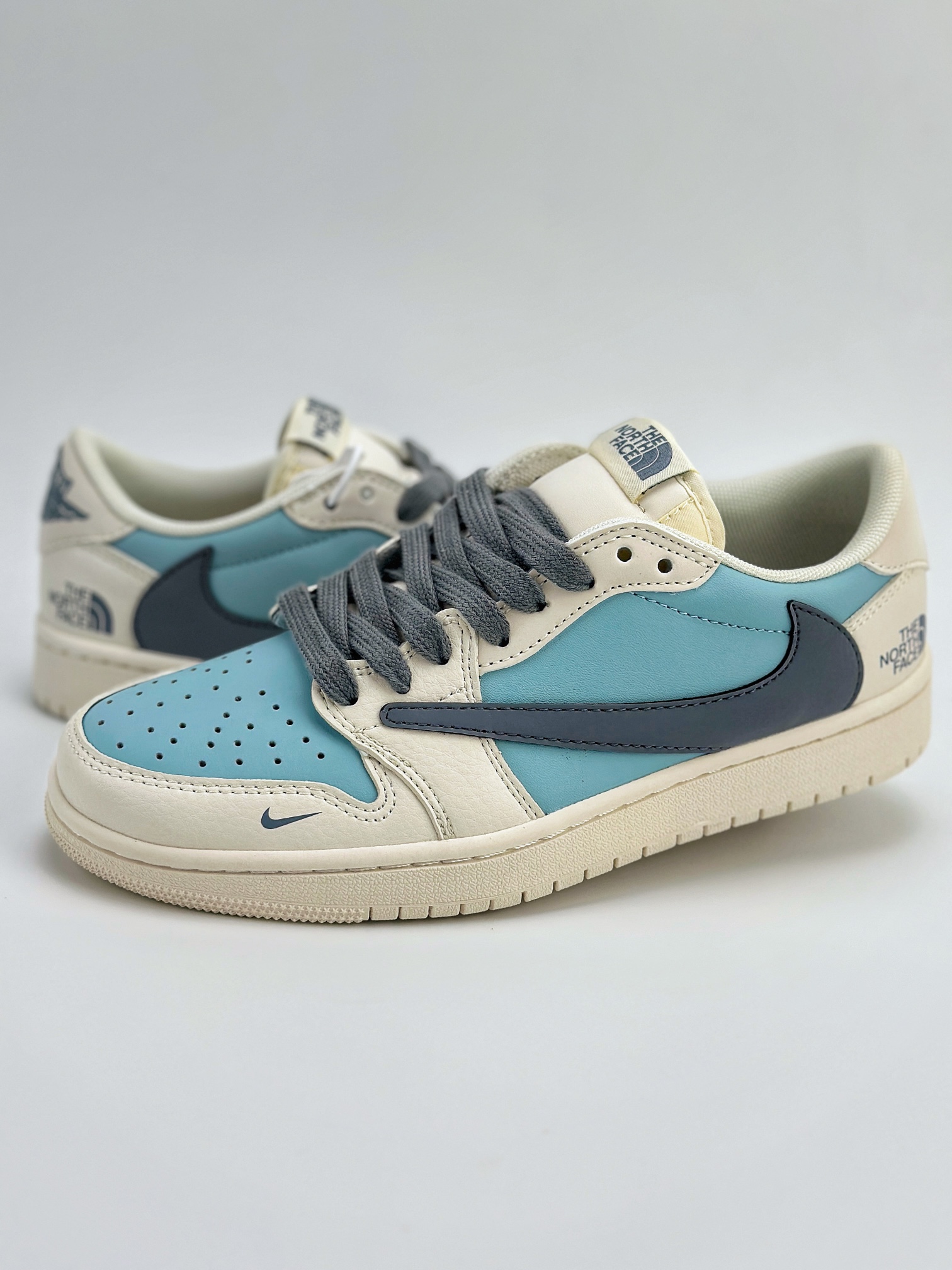 Travis Scott x Nike Air Jordan 1 Low x The North Face 三方联名 Air Jordan 1 Low 反转米白蓝灰倒钩 QY0668-963