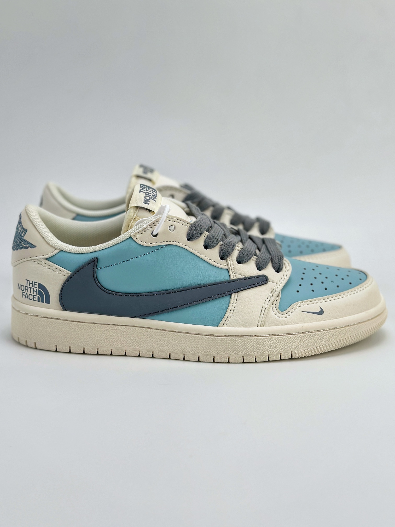 Travis Scott x Nike Air Jordan 1 Low x The North Face 三方联名 Air Jordan 1 Low 反转米白蓝灰倒钩 QY0668-963