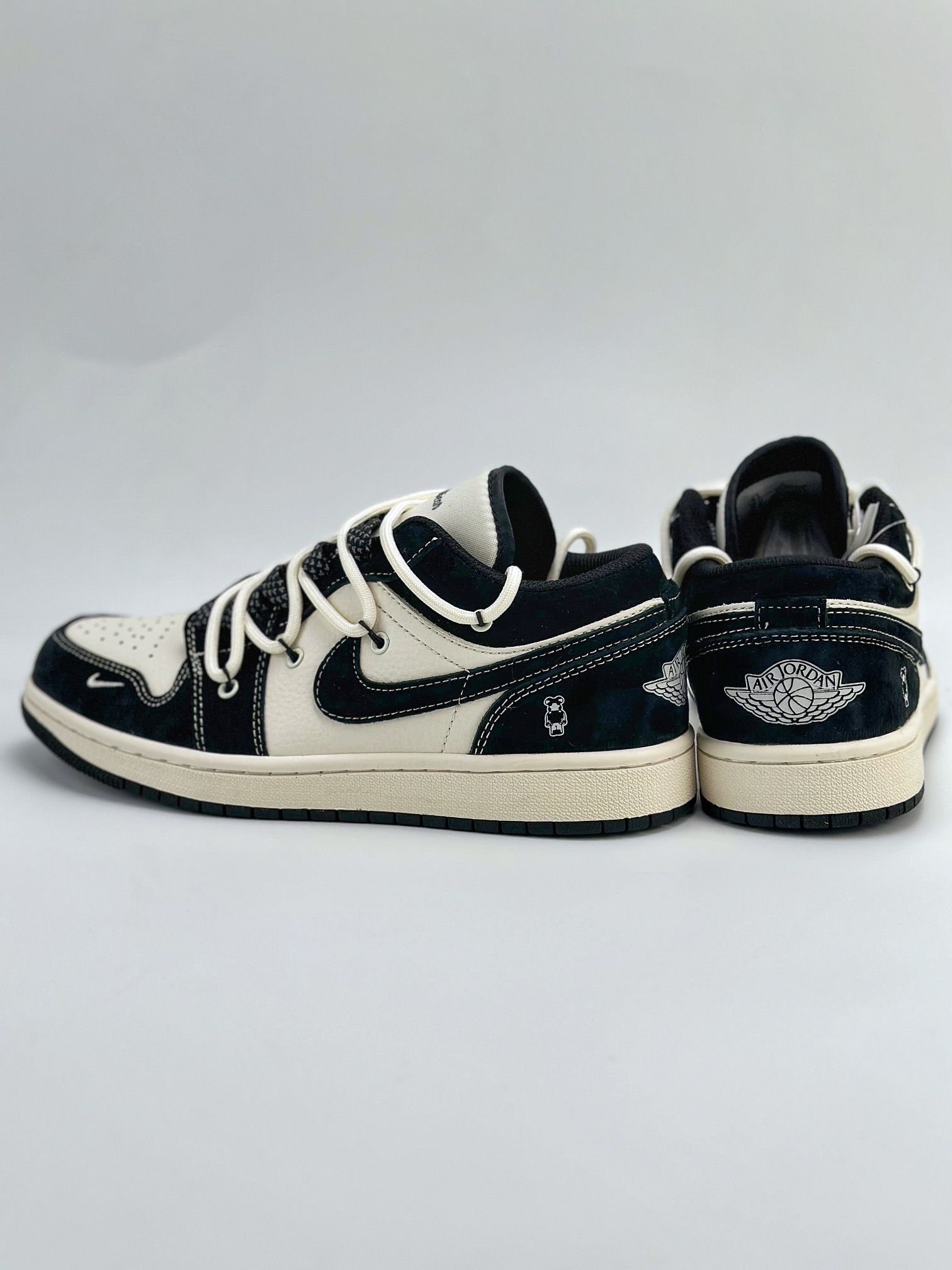 Air Jordan 1 Retro Low x Bearbrick 暴力熊米白黑绑带满天星 SJ9950-013