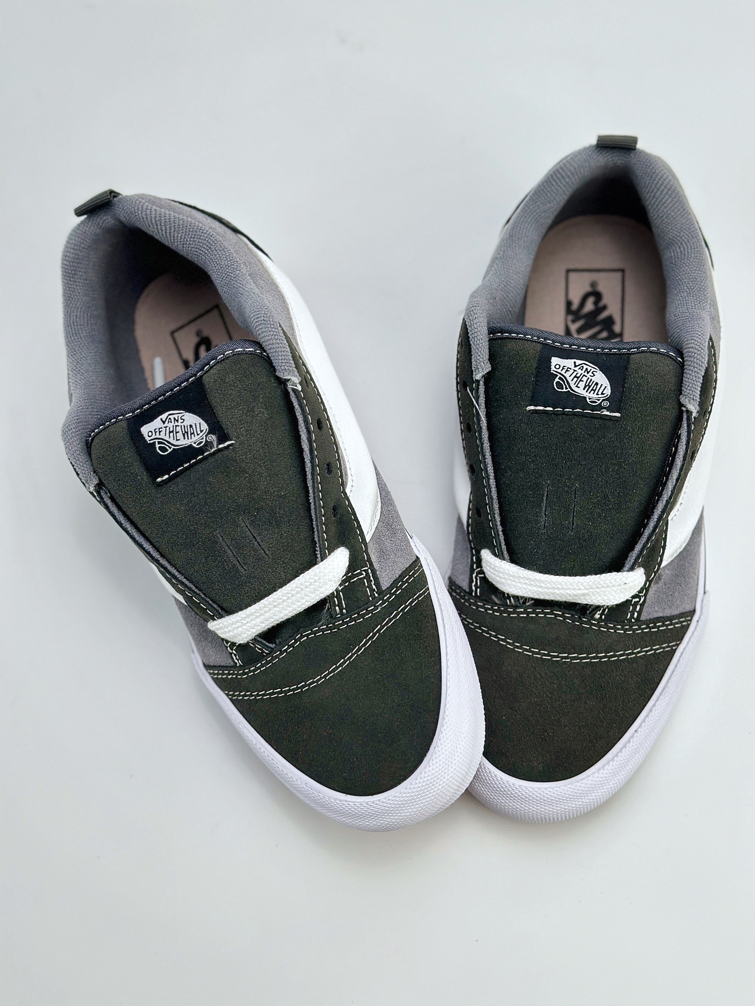 Vans Classics Knu Skool 经典面包鞋 黑灰