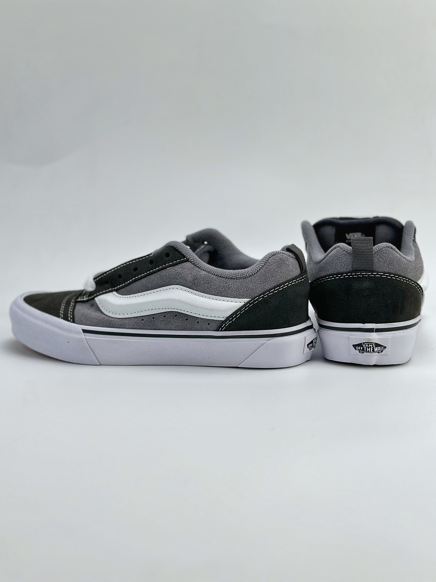 Vans Classics Knu Skool 经典面包鞋 黑灰