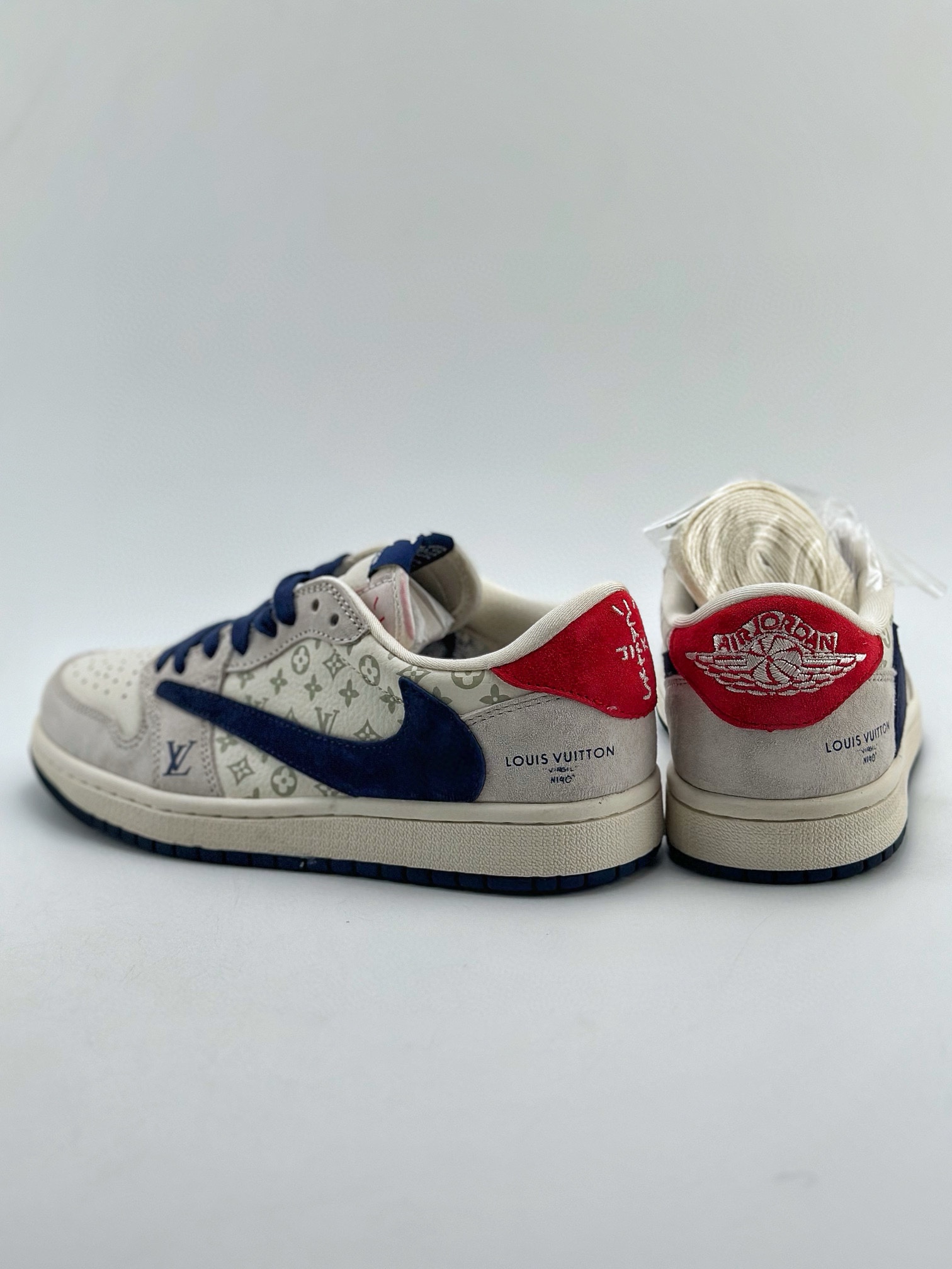 Travis Scott x Nike Air Jordan 1 Low x Louis Vuitton Air Jordan 1 Low 反转翻毛白蓝红倒钩 YQ2088-668