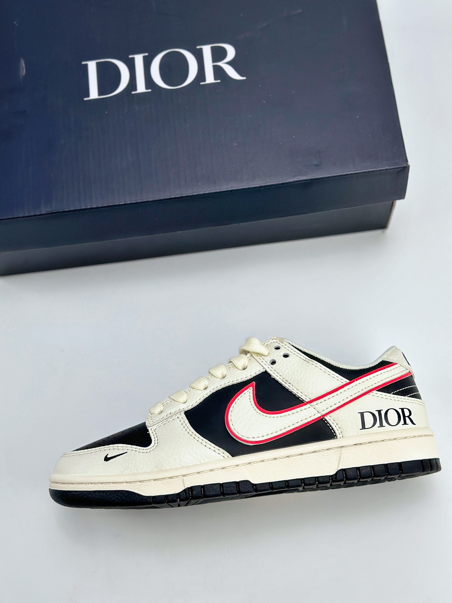 NIKE SB Dunk Low x DIOR 米黑 出品 XX9988-099