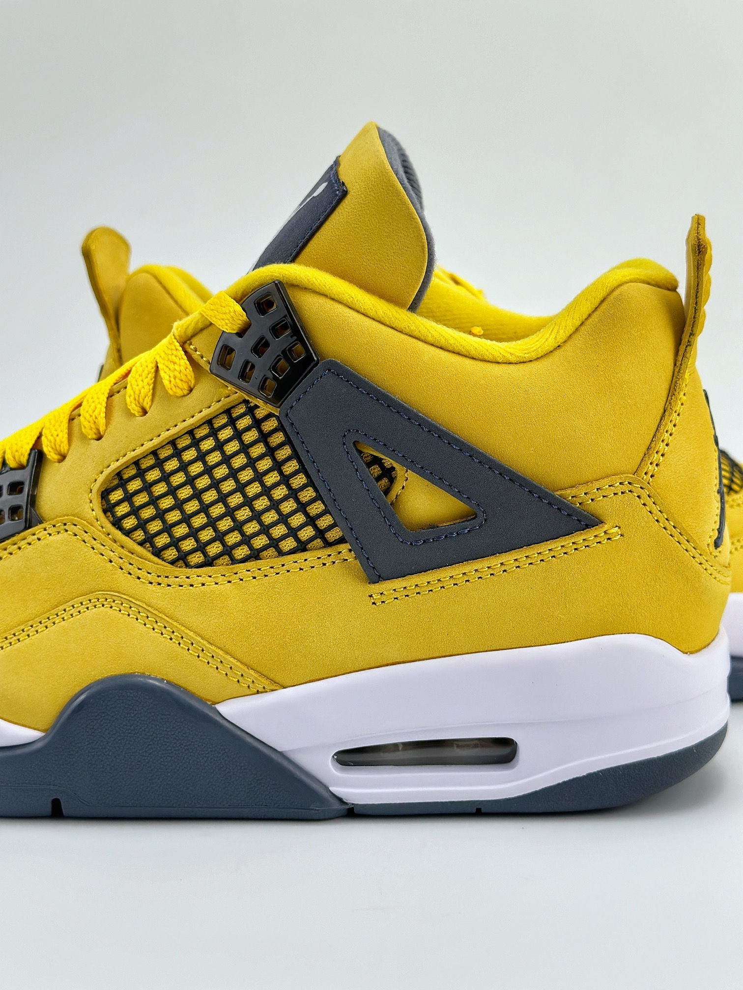 Nike Air Jordan 4 Retro 乔丹四代 ”tour yellow” 电母 CT8527-700