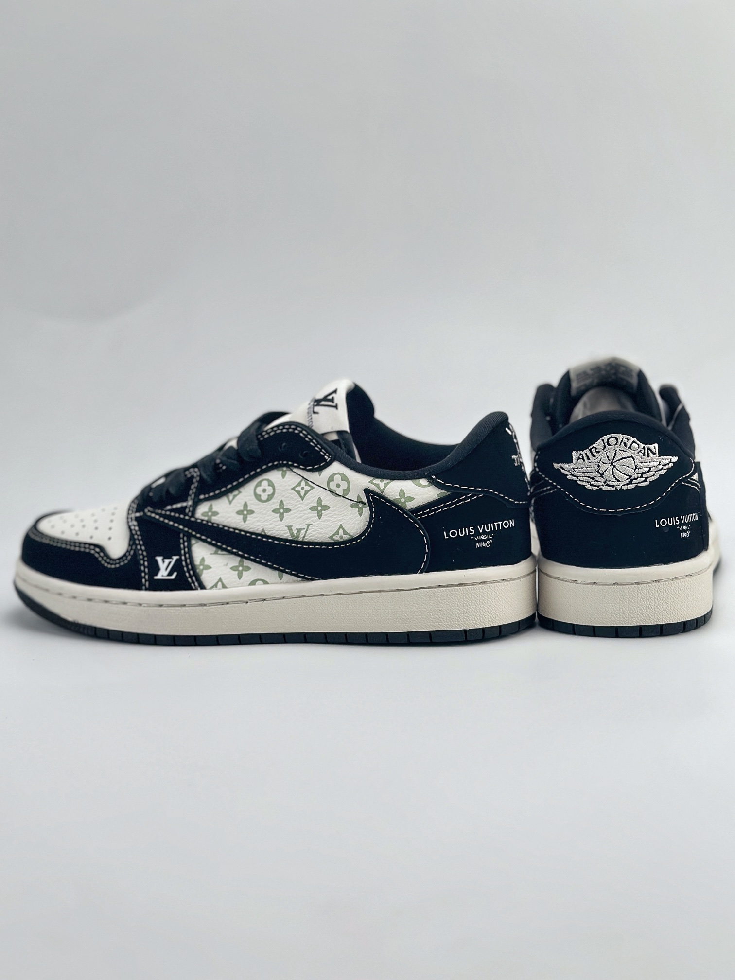 Travis Scott x Nike Air Jordan 1 Low x Louis Vuitton Air Jordan 1 Low 反转翻毛白黑倒钩 LX1988-200