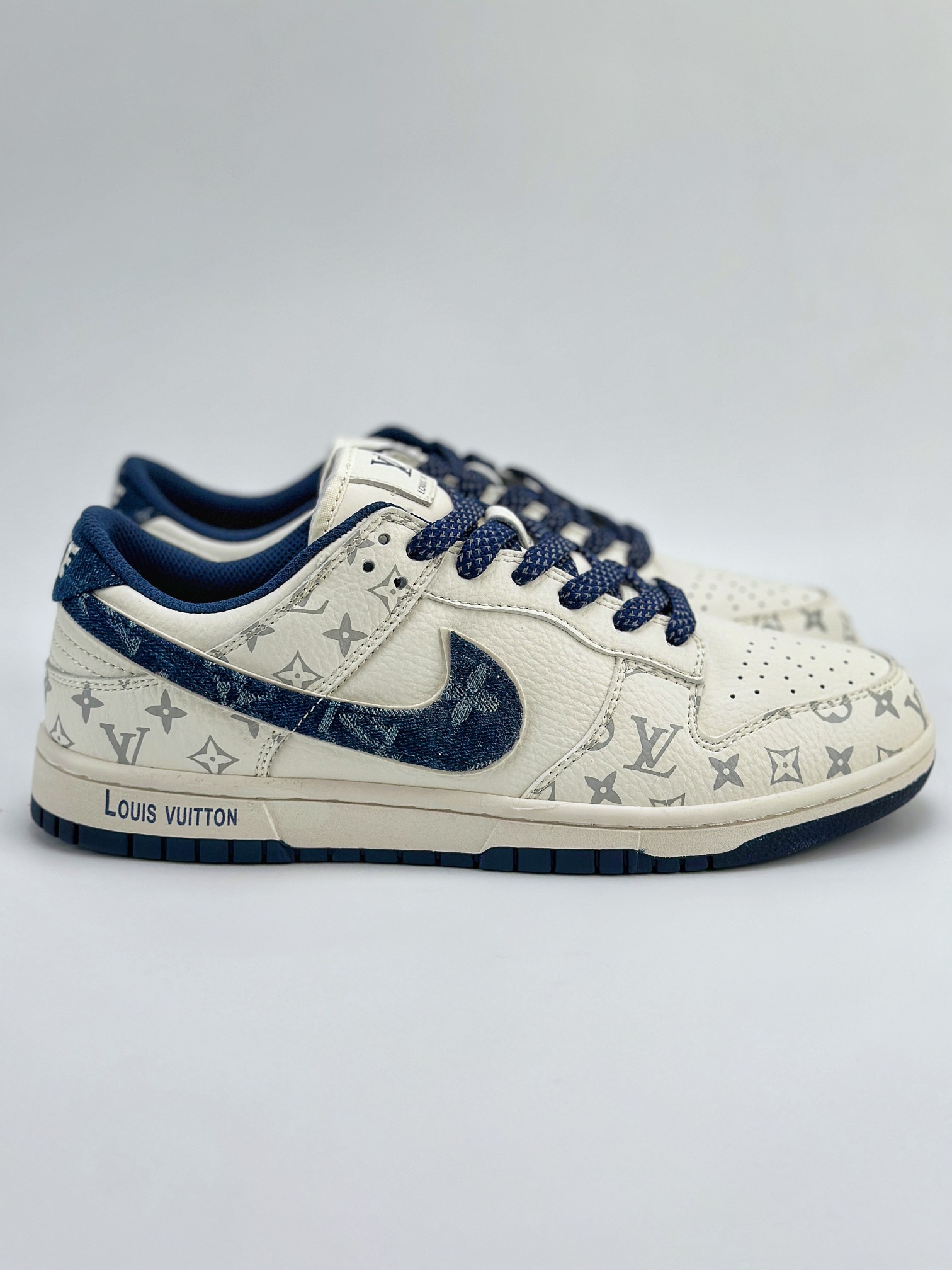 SB Dunk Low x Louis Vuitton 白宝蓝印花 FC1688-123