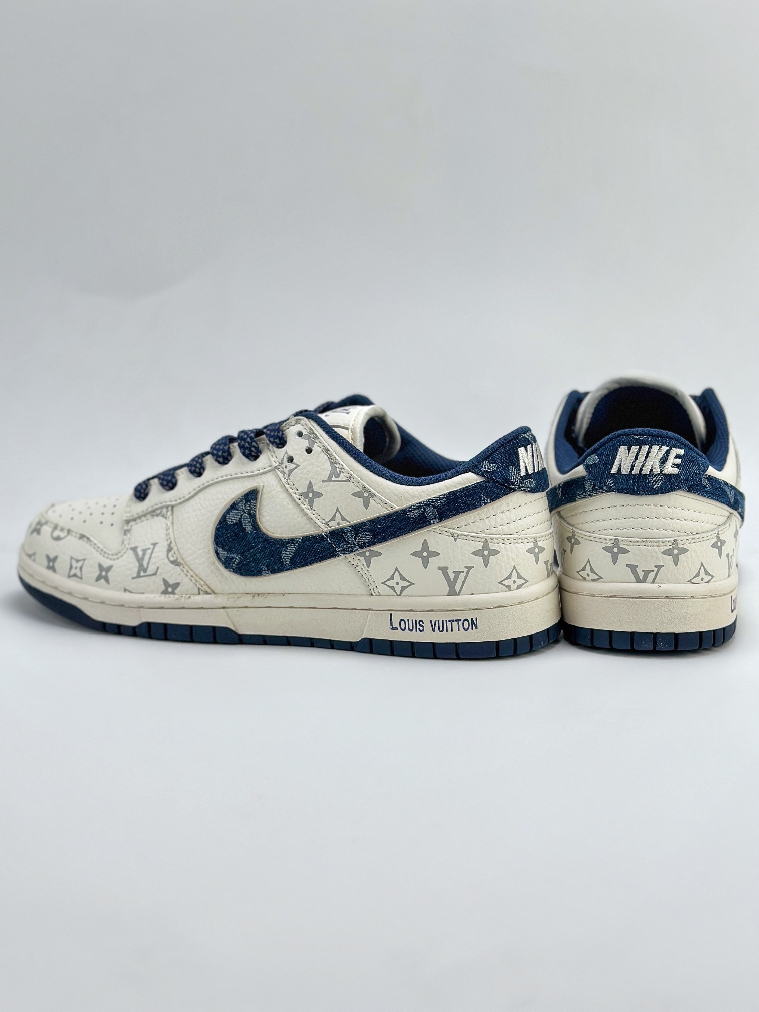 SB Dunk Low x Louis Vuitton 白宝蓝印花 FC1688-123