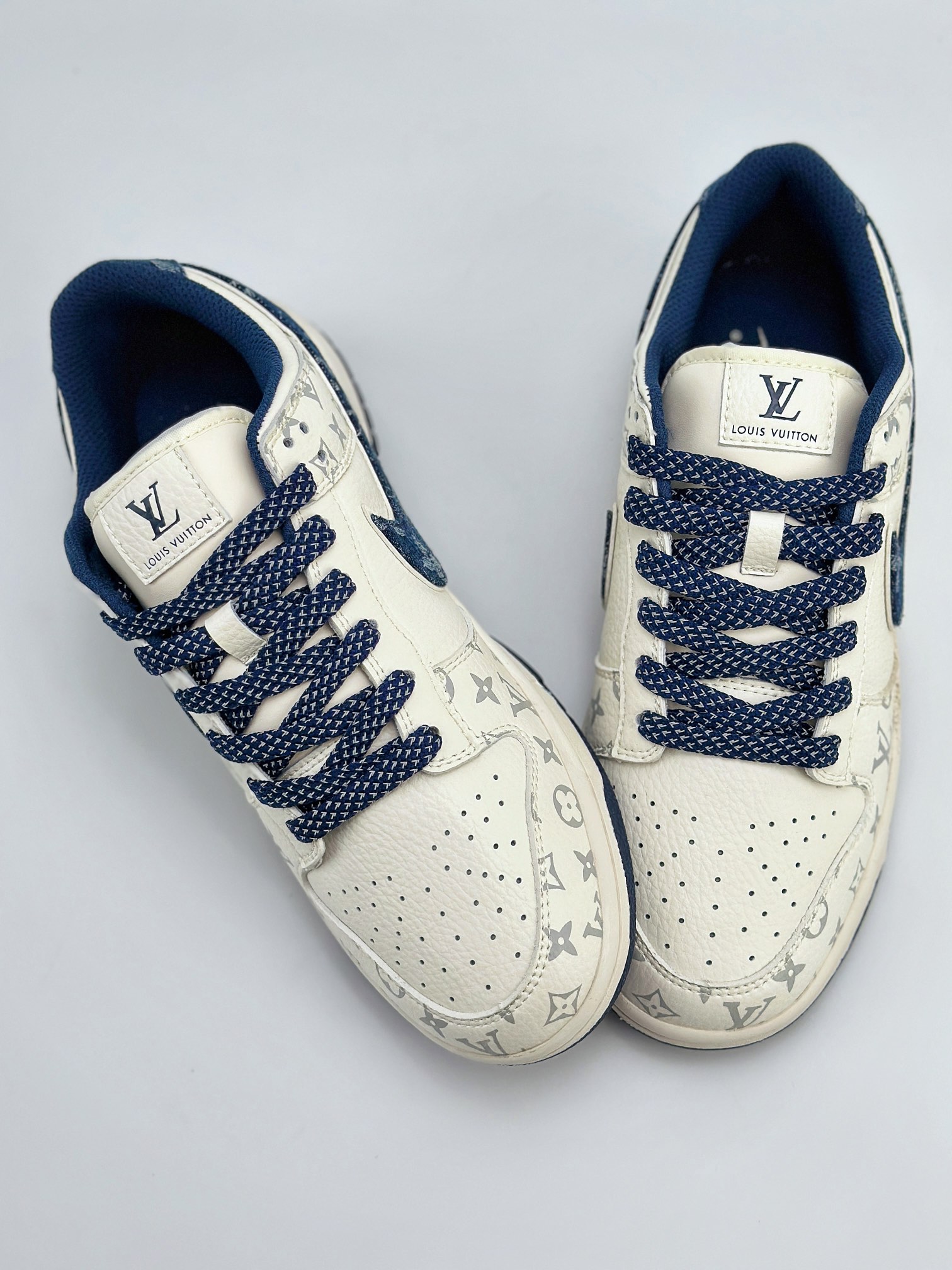 SB Dunk Low x Louis Vuitton 白宝蓝印花 FC1688-123