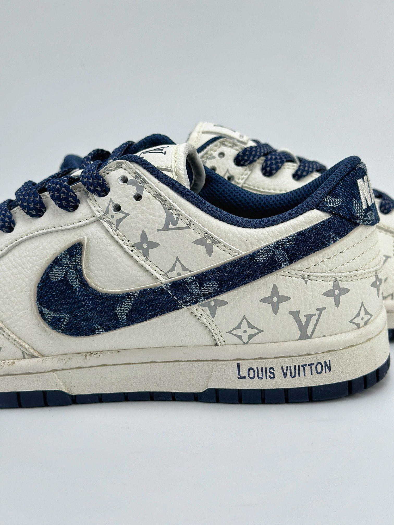 SB Dunk Low x Louis Vuitton 白宝蓝印花 FC1688-123