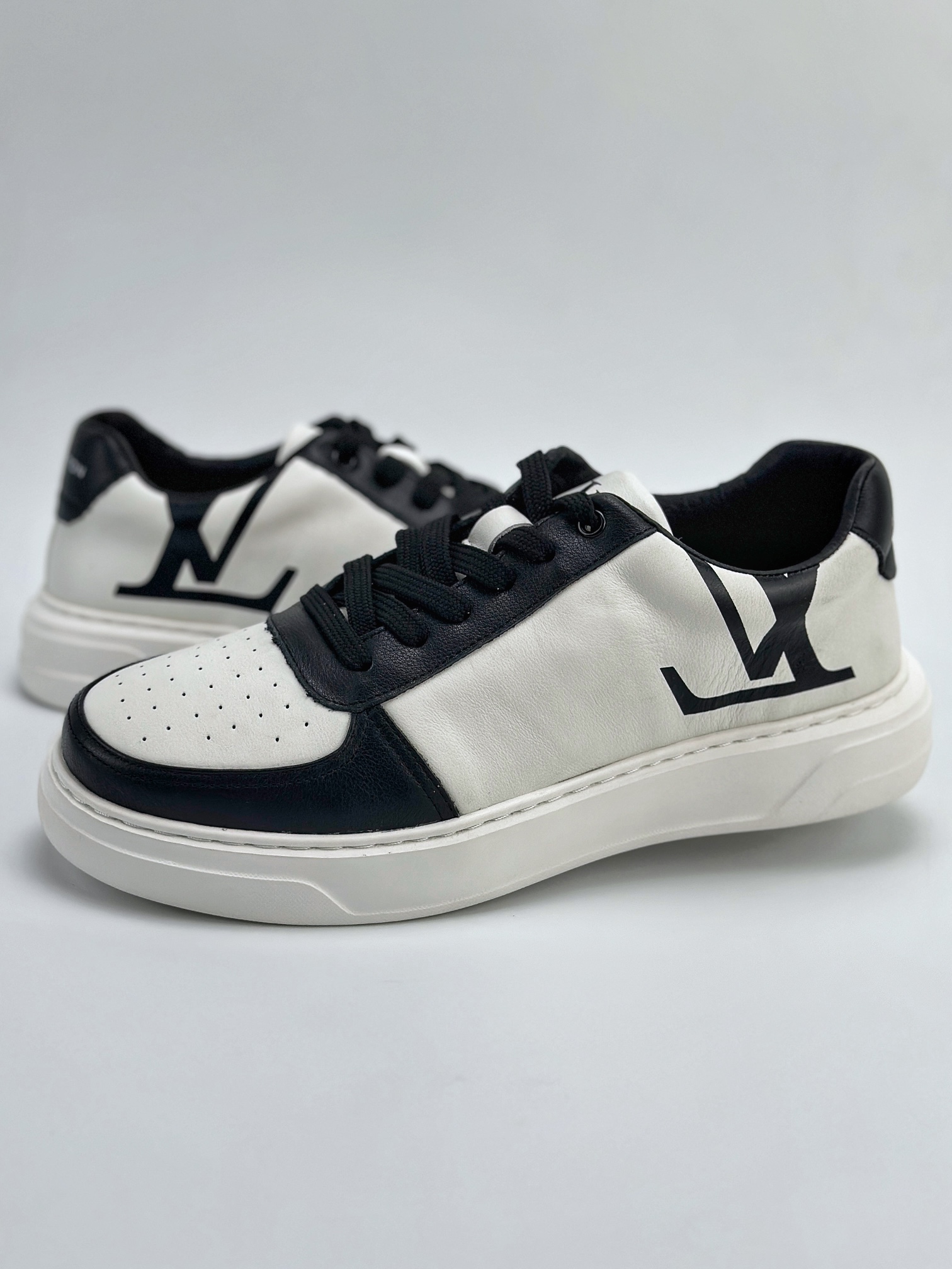 LV路易威登Louis vuitton Trainer Sneaker Low Louis Vuitton LV路易威登板鞋