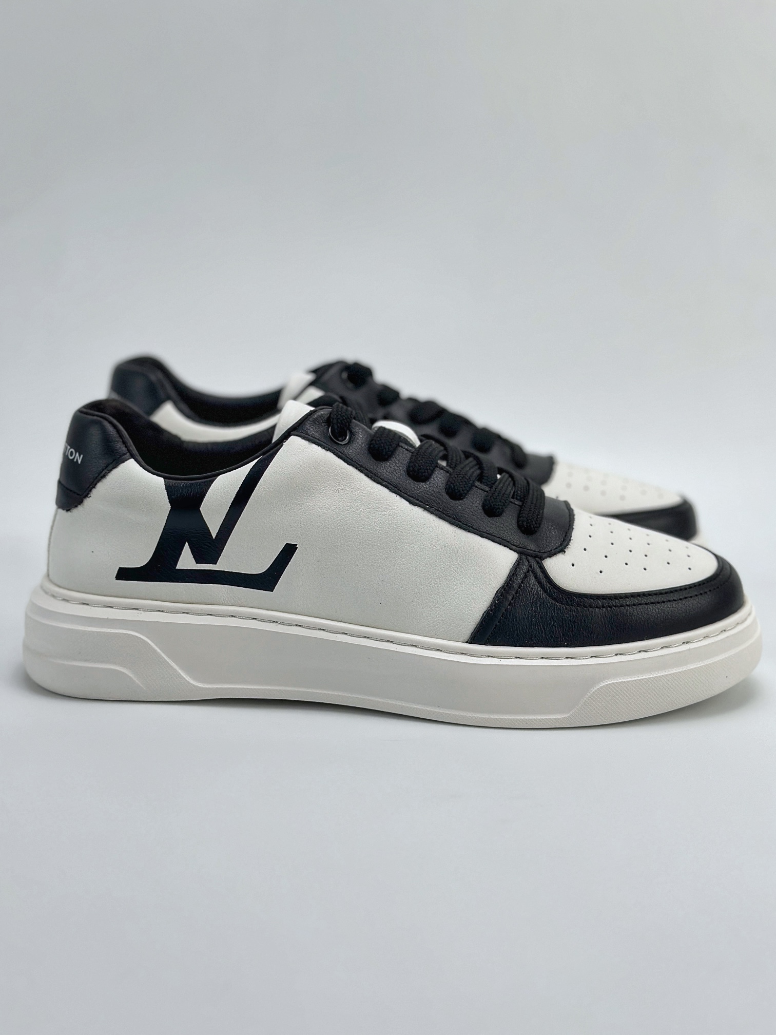 LV路易威登Louis vuitton Trainer Sneaker Low Louis Vuitton LV路易威登板鞋