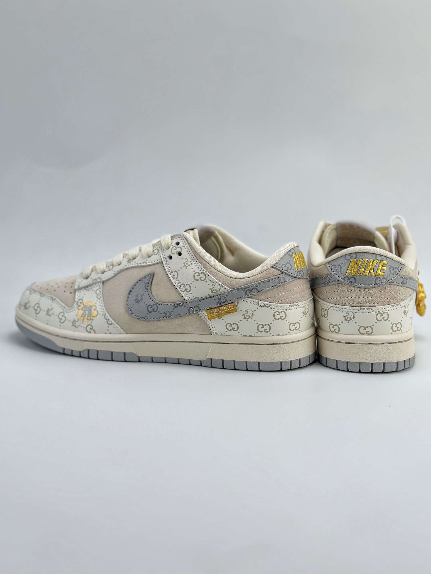 Nike SB Dunk Low x GUCCI 翻毛白灰 FC1688-159