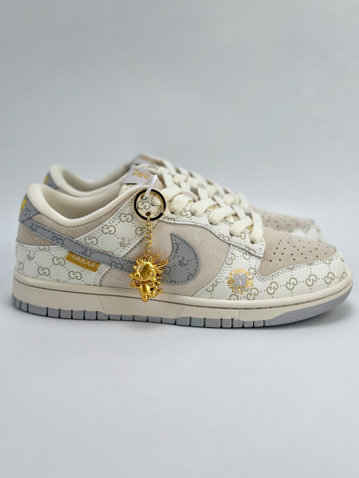 Nike SB Dunk Low x GUCCI 翻毛白灰 FC1688-159