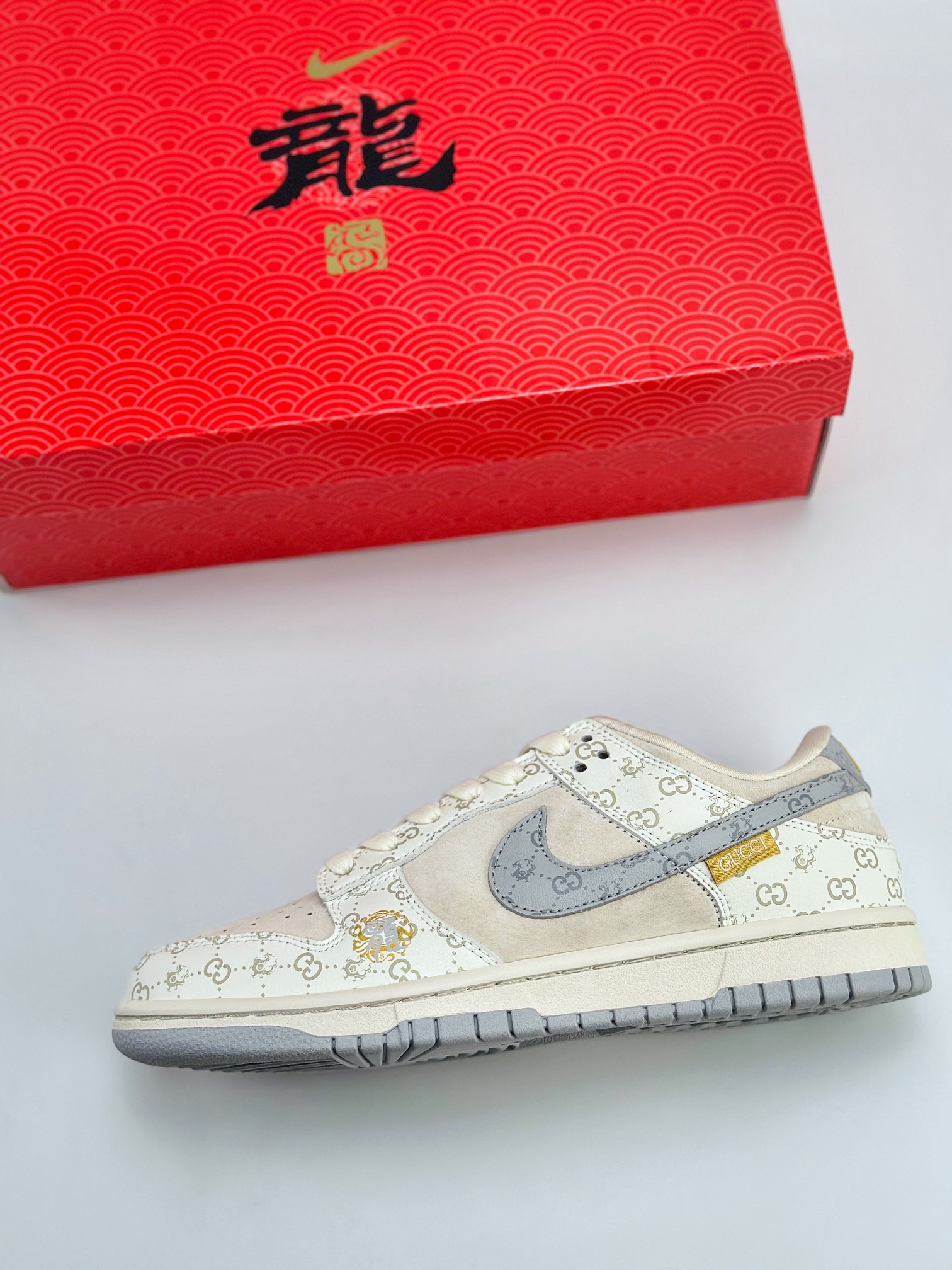 Nike SB Dunk Low x GUCCI 翻毛白灰 FC1688-159