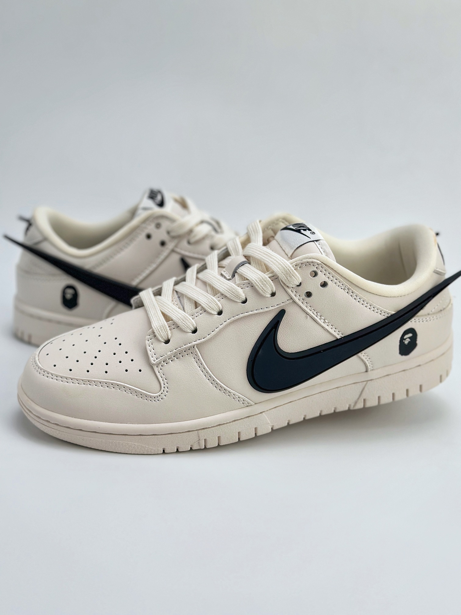 Nike SB Dunk Low x AMBUSH x BAPE 米白黑大钩 XX2025-998