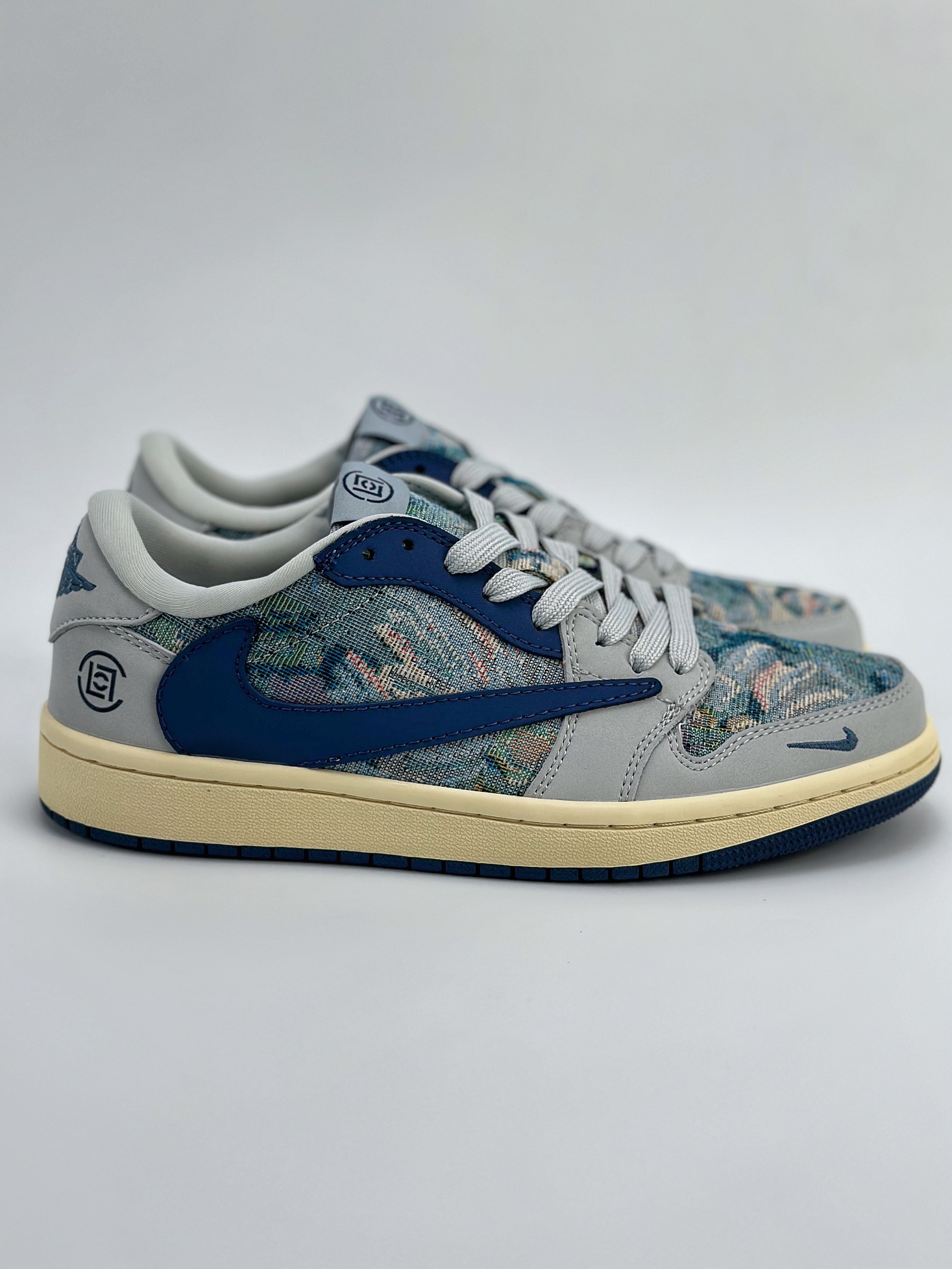 Travis Scott x Nike Air Jordan 1 Low x CLOT 三方联名 Air Jordan 1 Low 反转灰蓝刺绣倒钩 JH6088-707