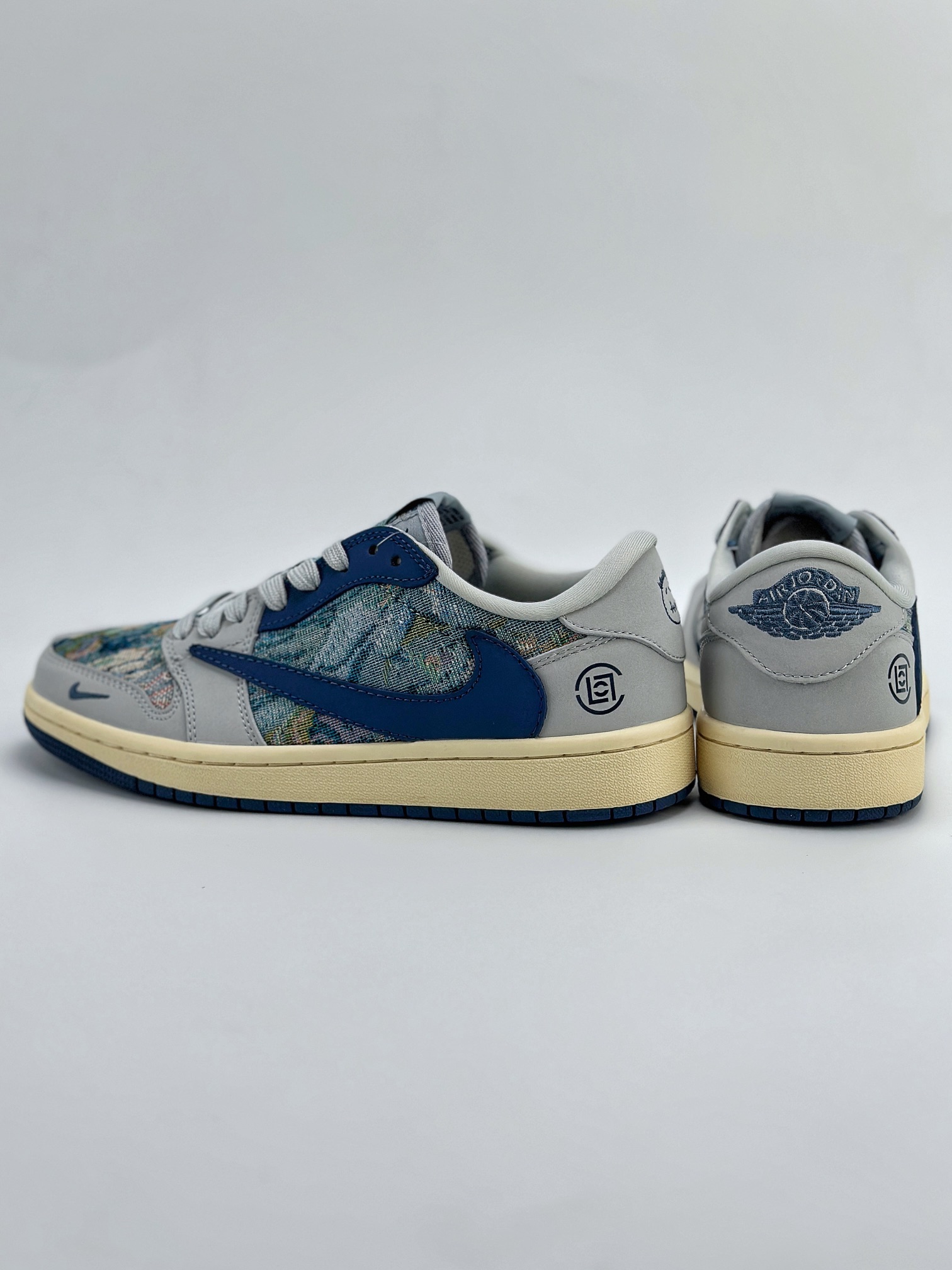 Travis Scott x Nike Air Jordan 1 Low x CLOT 三方联名 Air Jordan 1 Low 反转灰蓝刺绣倒钩 JH6088-707