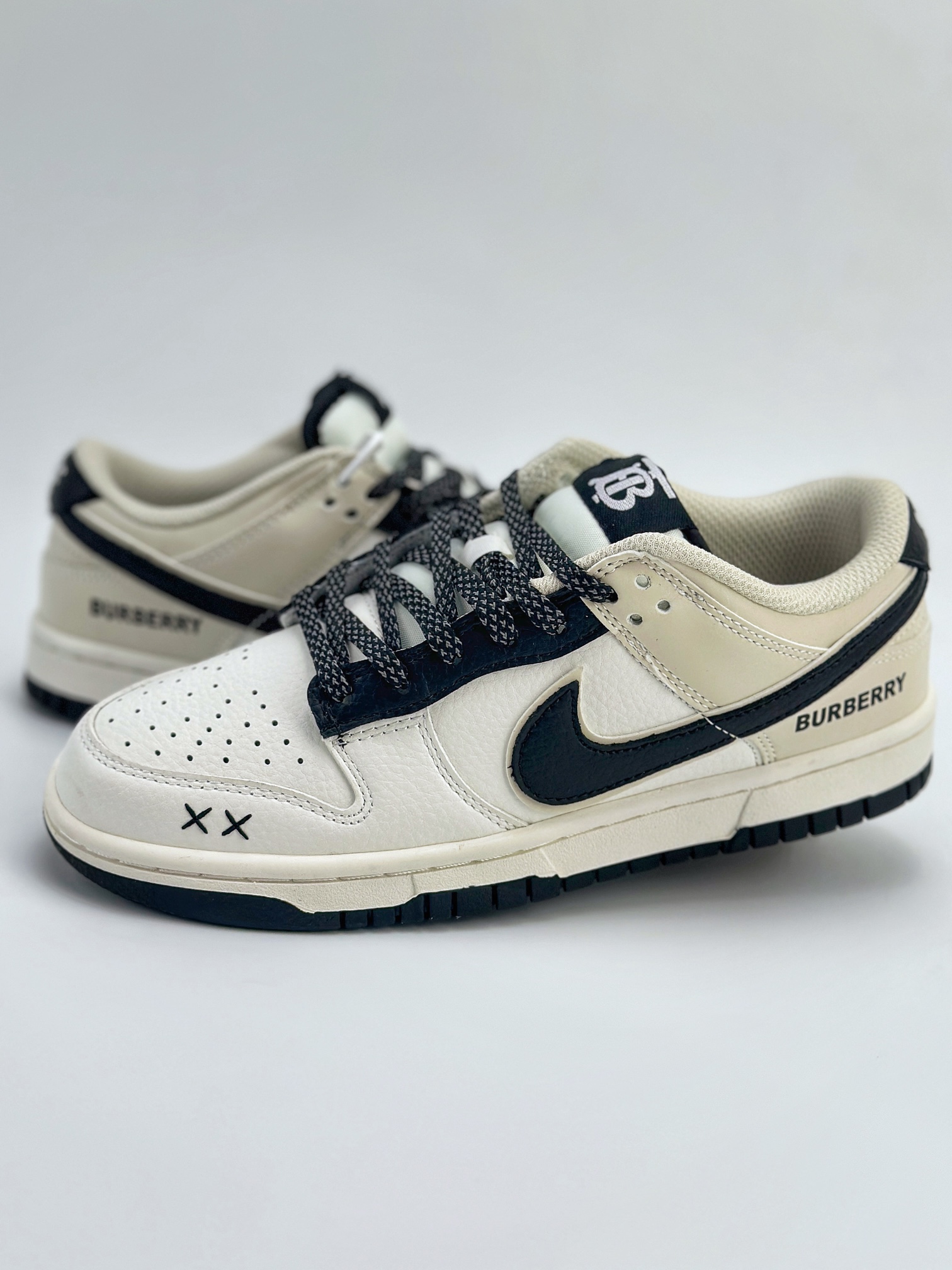 Nike SB Dunk Low x BURBERRY 白黑满天星 LW1818-104